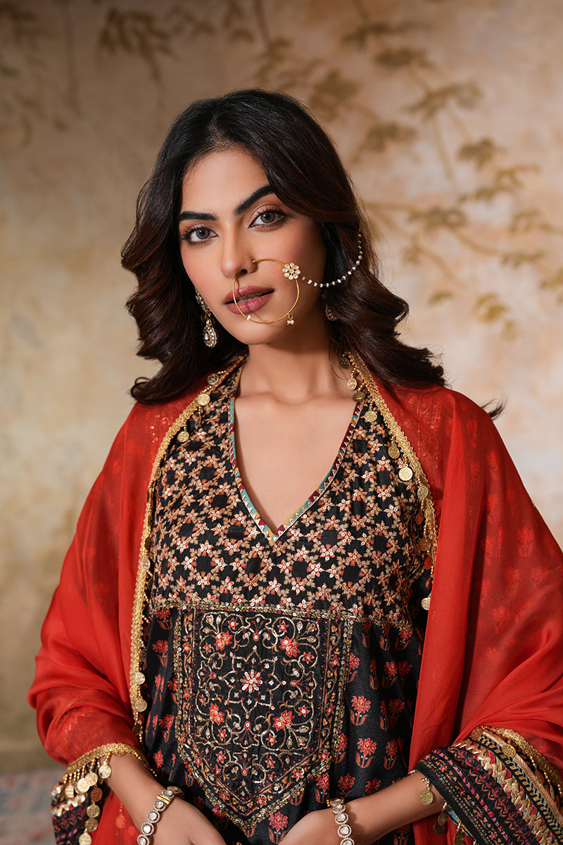 Siyah Sitara Kurta Set With Dupatta