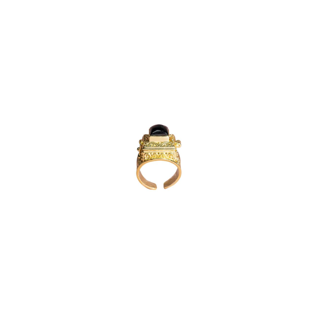 Black stone poison ring