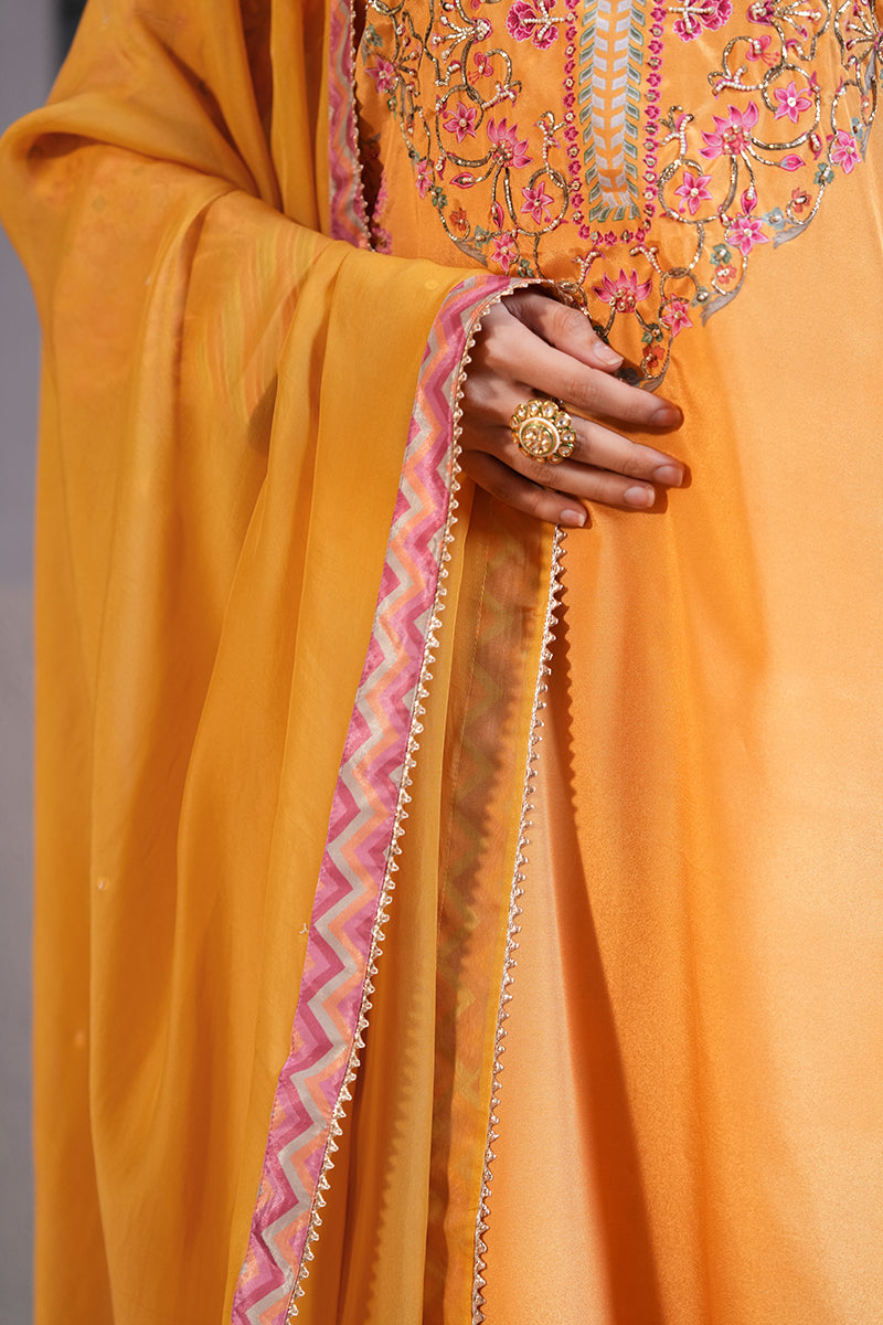 Mehreen Gulabi Kurta Set With Dupatta