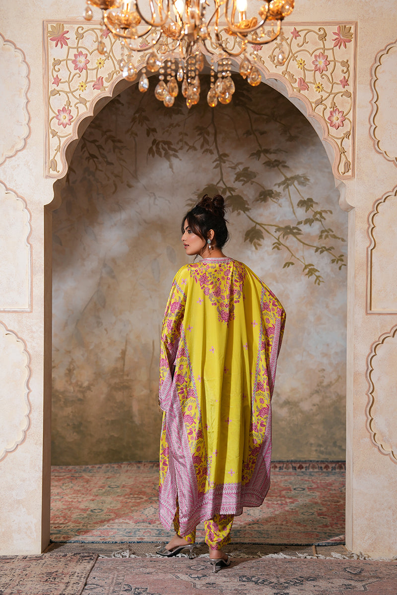 Nargis Naayab Kaftan