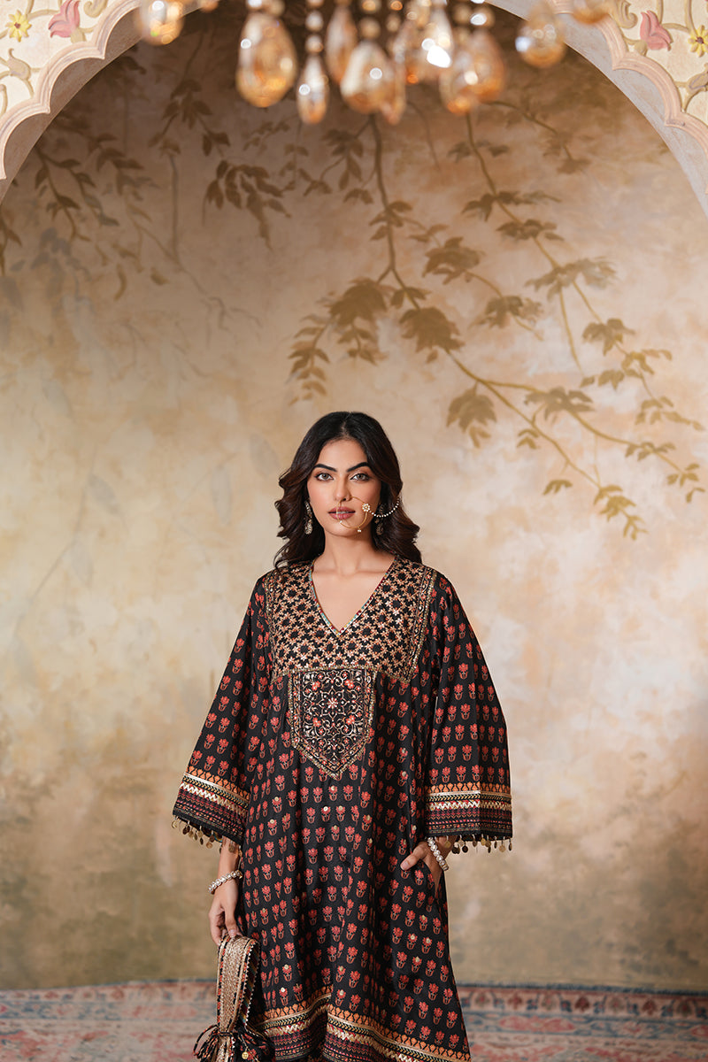Siyah Sitara Kurta Set With Dupatta