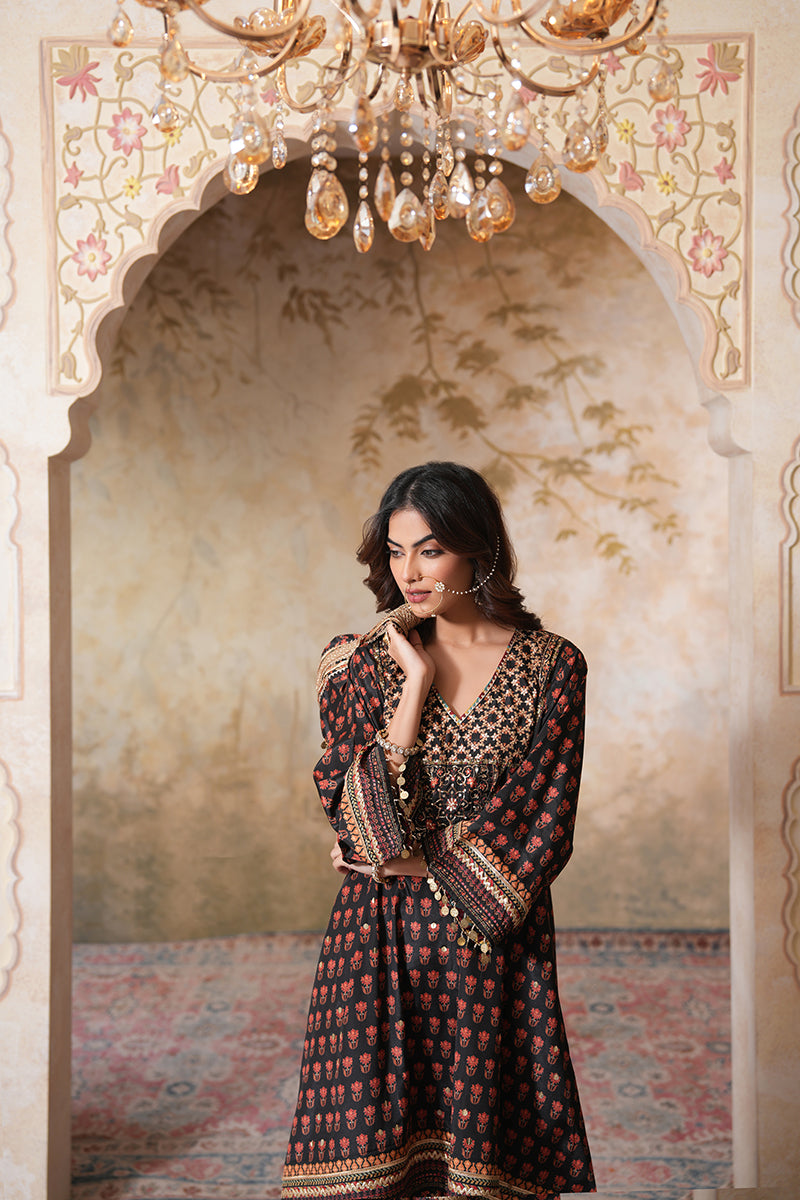 Siyah Sitara Kurta Set With Dupatta
