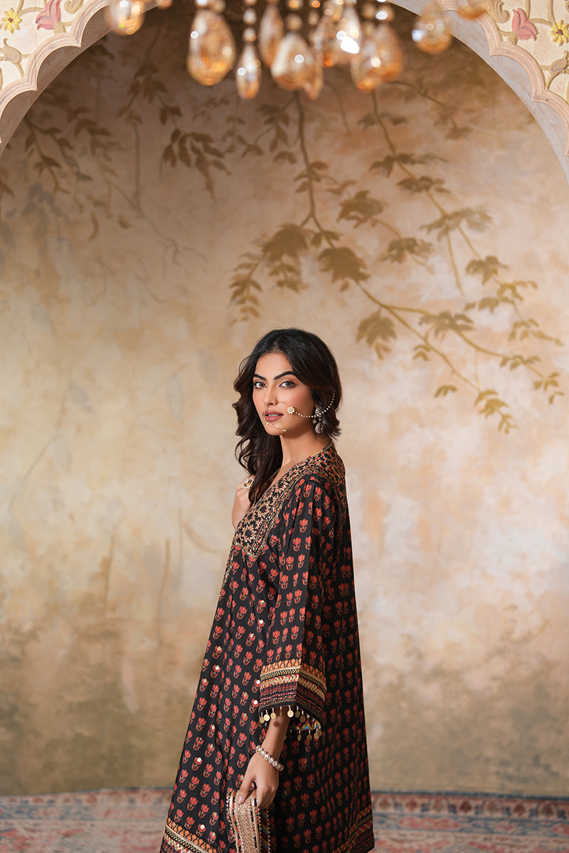 Siyah Sitara Kurta Set With Dupatta