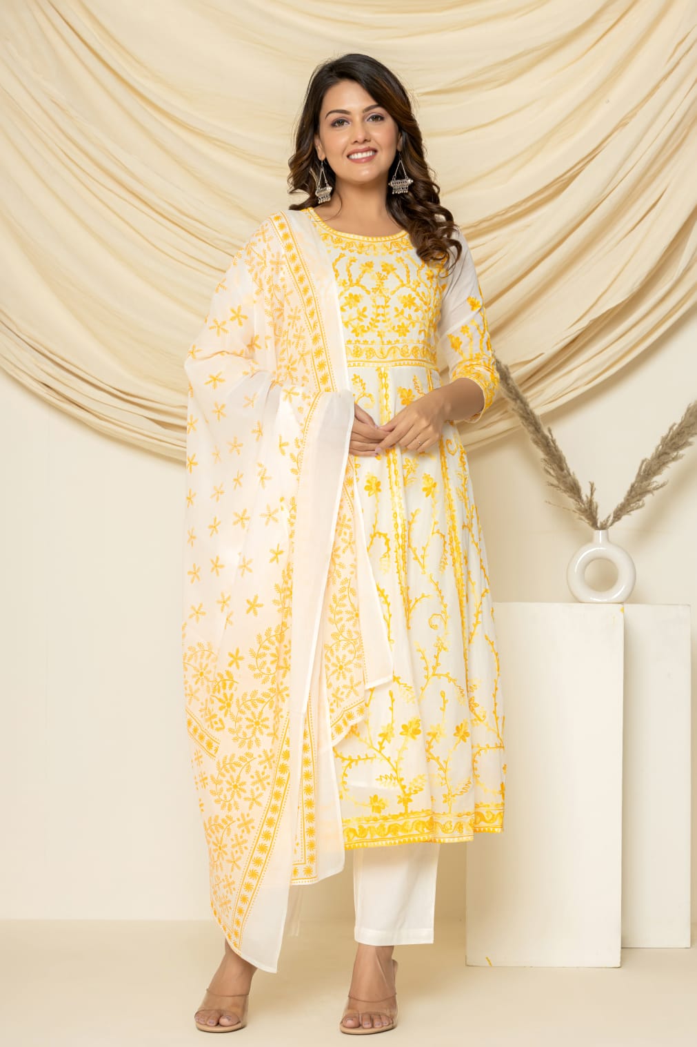 Sunehri-aari embroidered suit set with pant and dupatta