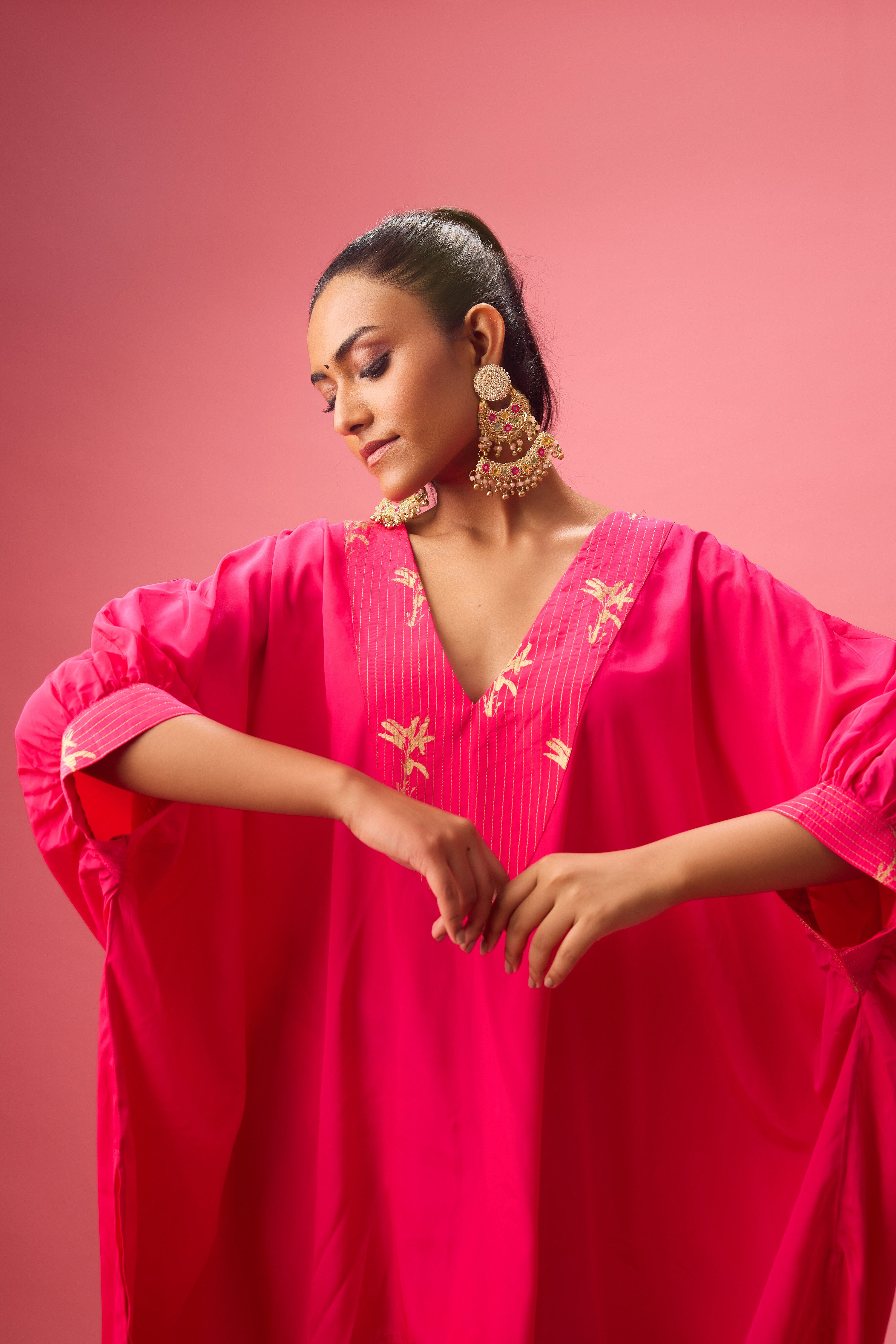 V NECKLINE WITH DHAGAI AND FOILING KAFTAN DETAILING PAIRED WITH SALWAR
