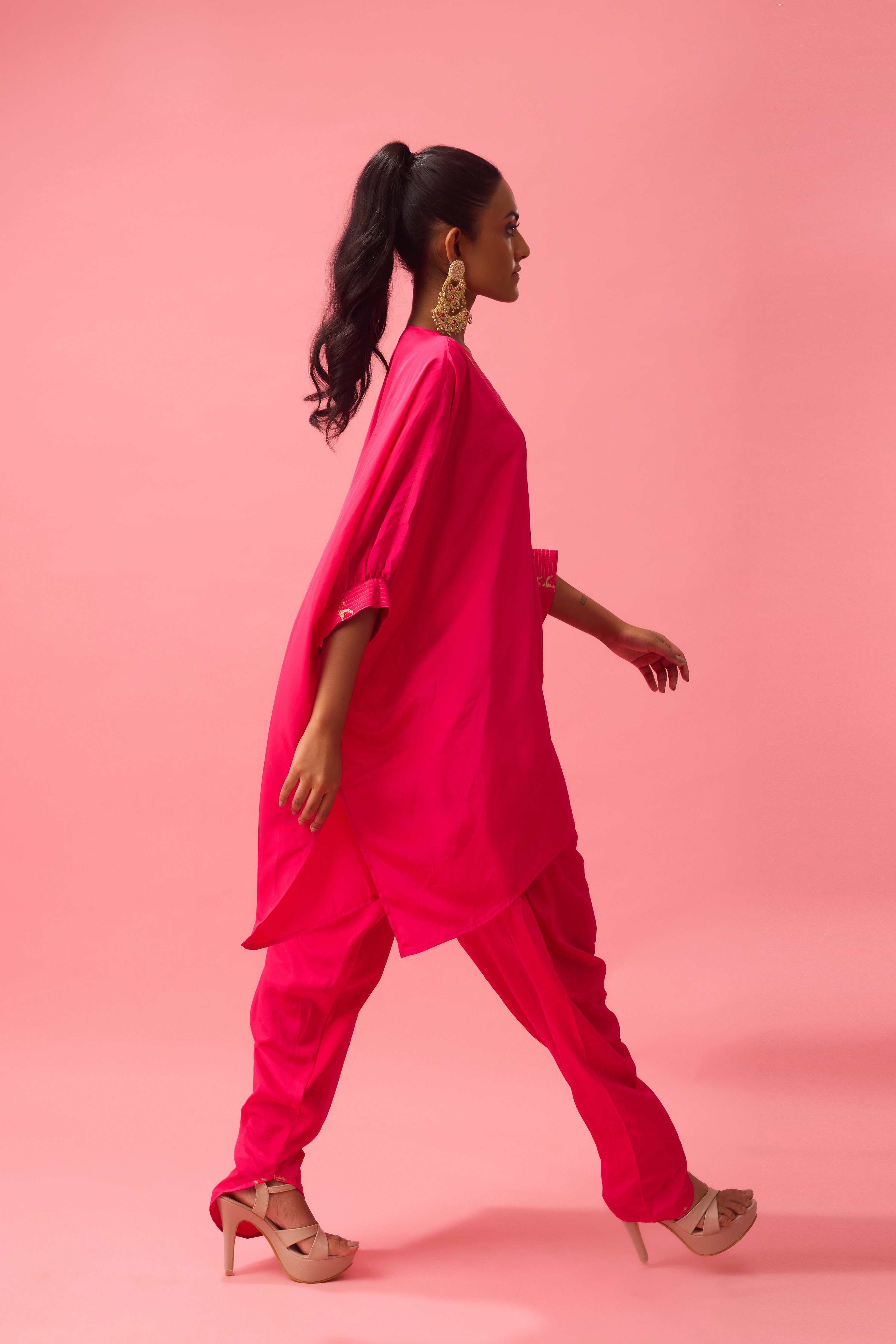 V NECKLINE WITH DHAGAI AND FOILING KAFTAN DETAILING PAIRED WITH SALWAR