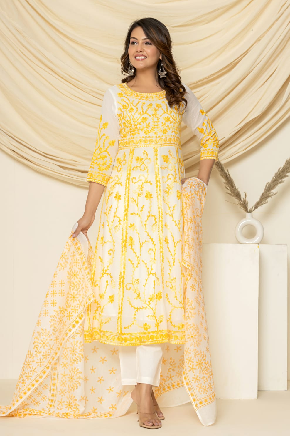 Sunehri-aari embroidered suit set with pant and dupatta