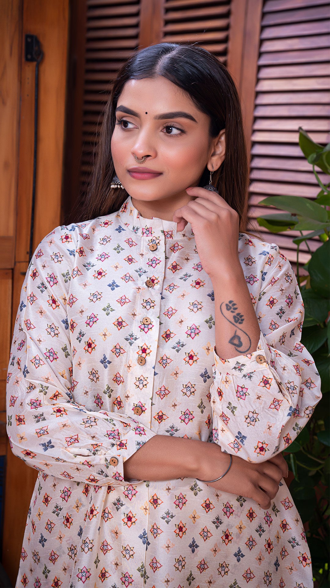 TITHI SMALL BUTTI SILK SHORT KURTA + PANTS - OFF WHITE