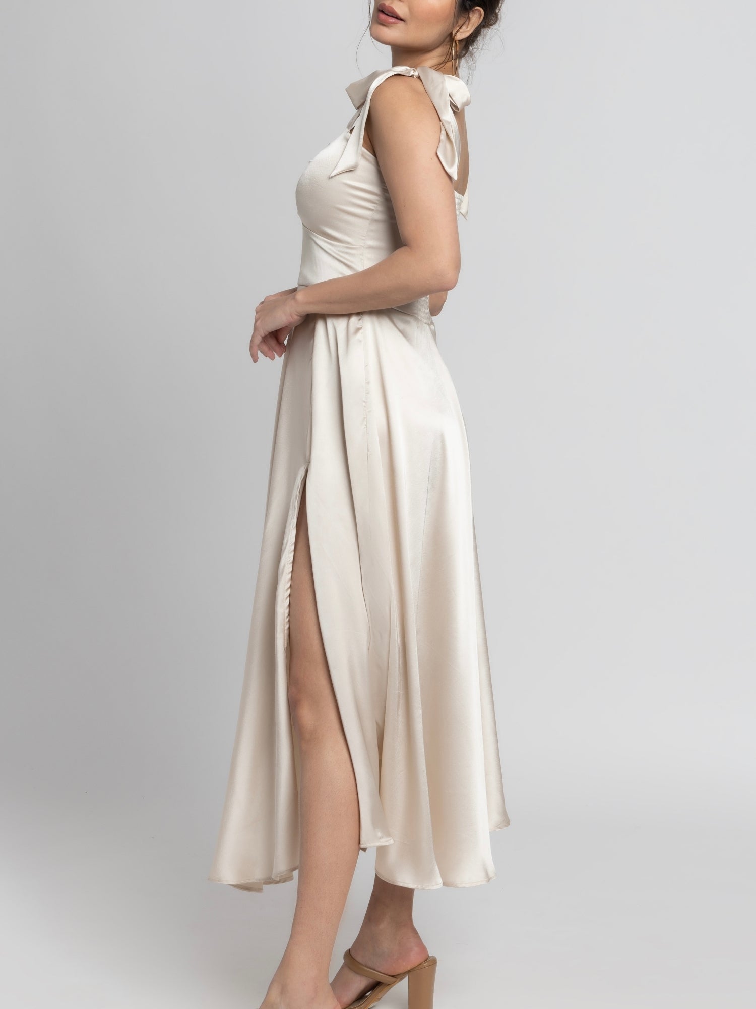 Creamy Sweetheart Midi Dress