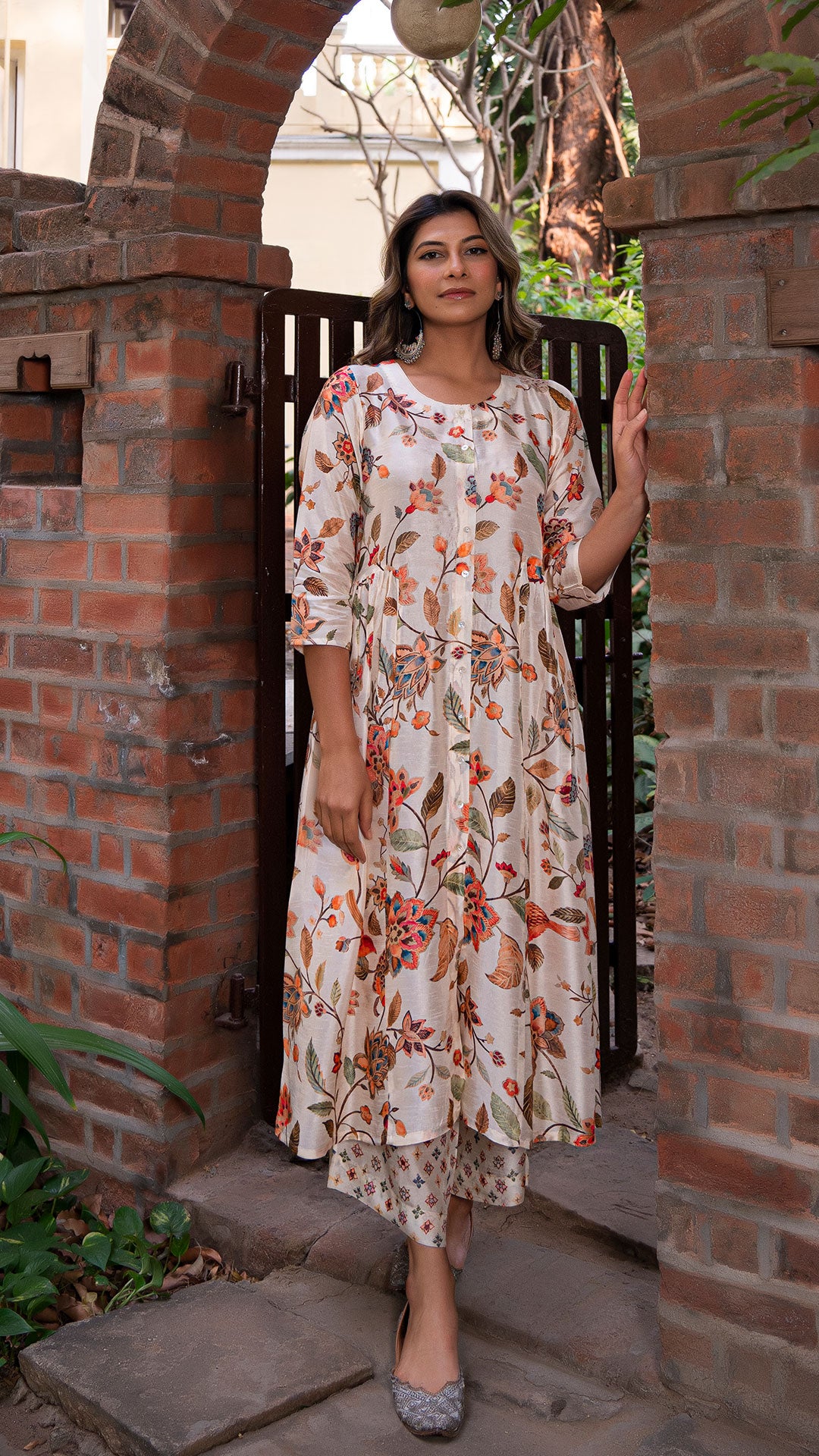 IMARA FOREST JAAL SILK KURTA WITH SMALL BUTTI PANTS - OFF WHITE