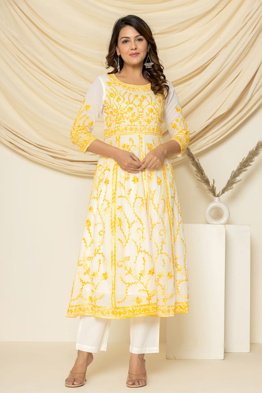 Sunehri-aari embroidered suit set with pant and dupatta