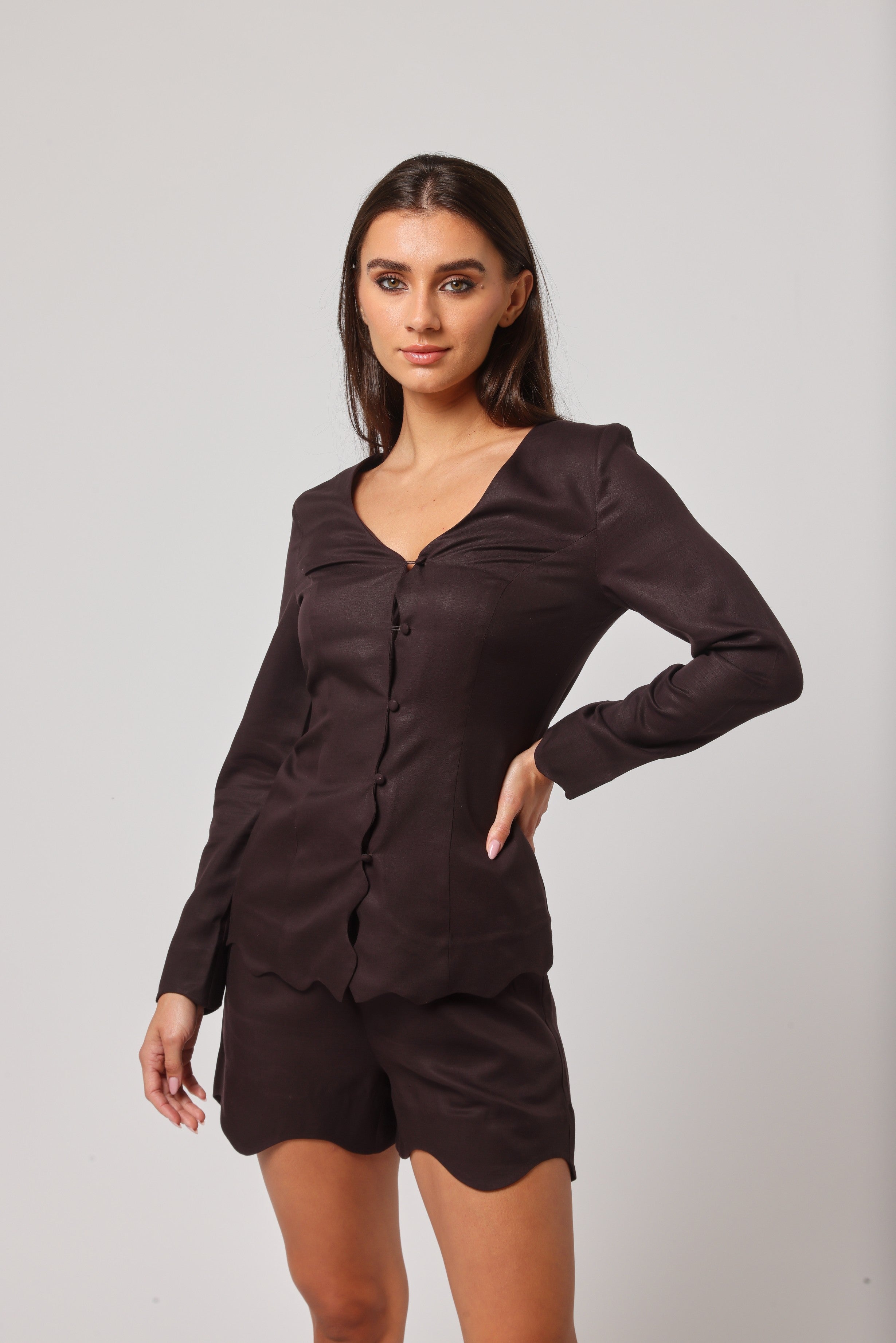 Arz Top – Strength and Sophistication in Linen