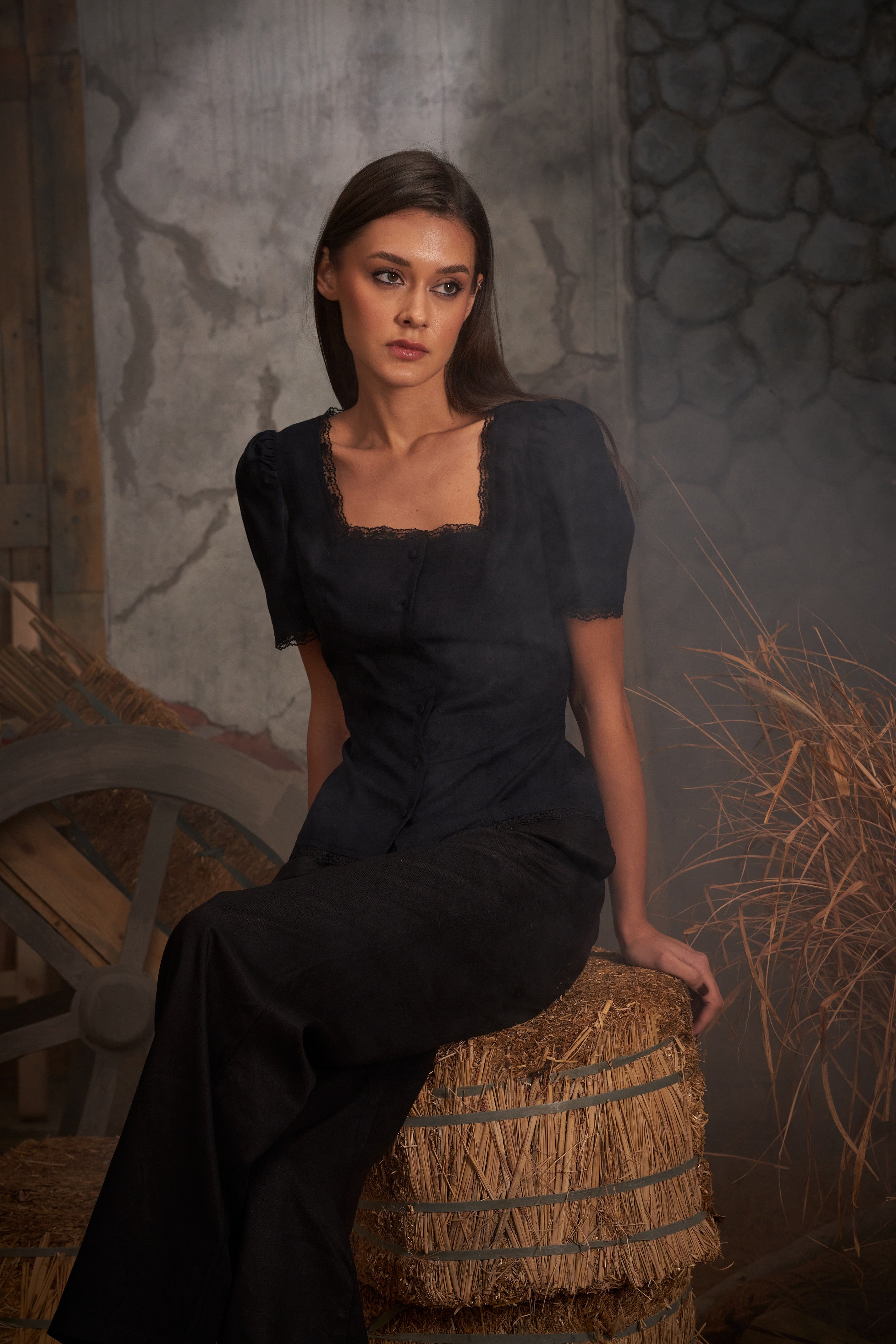 Tara Top - Effortless Elegance in Linen