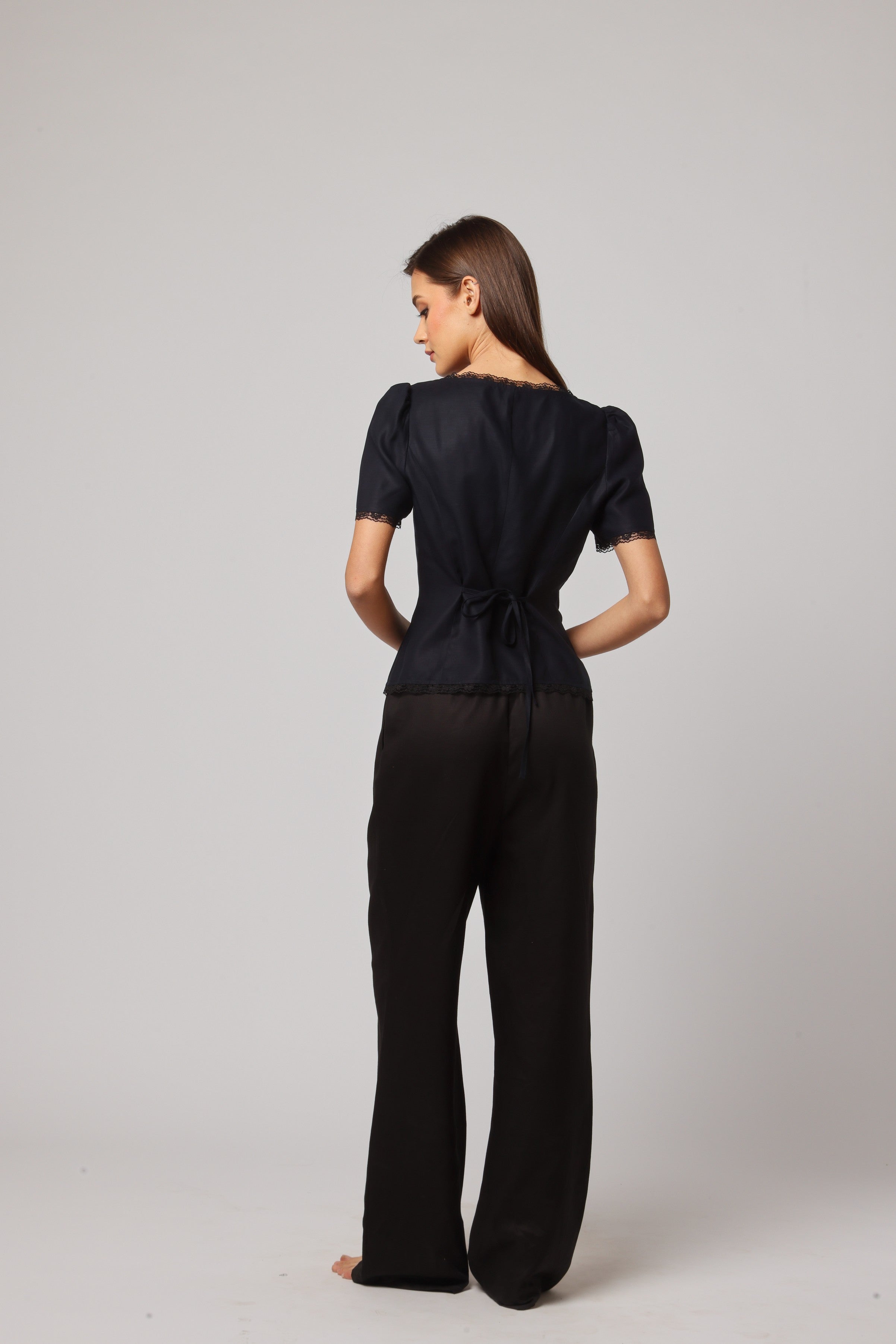 Tara Top - Effortless Elegance in Linen