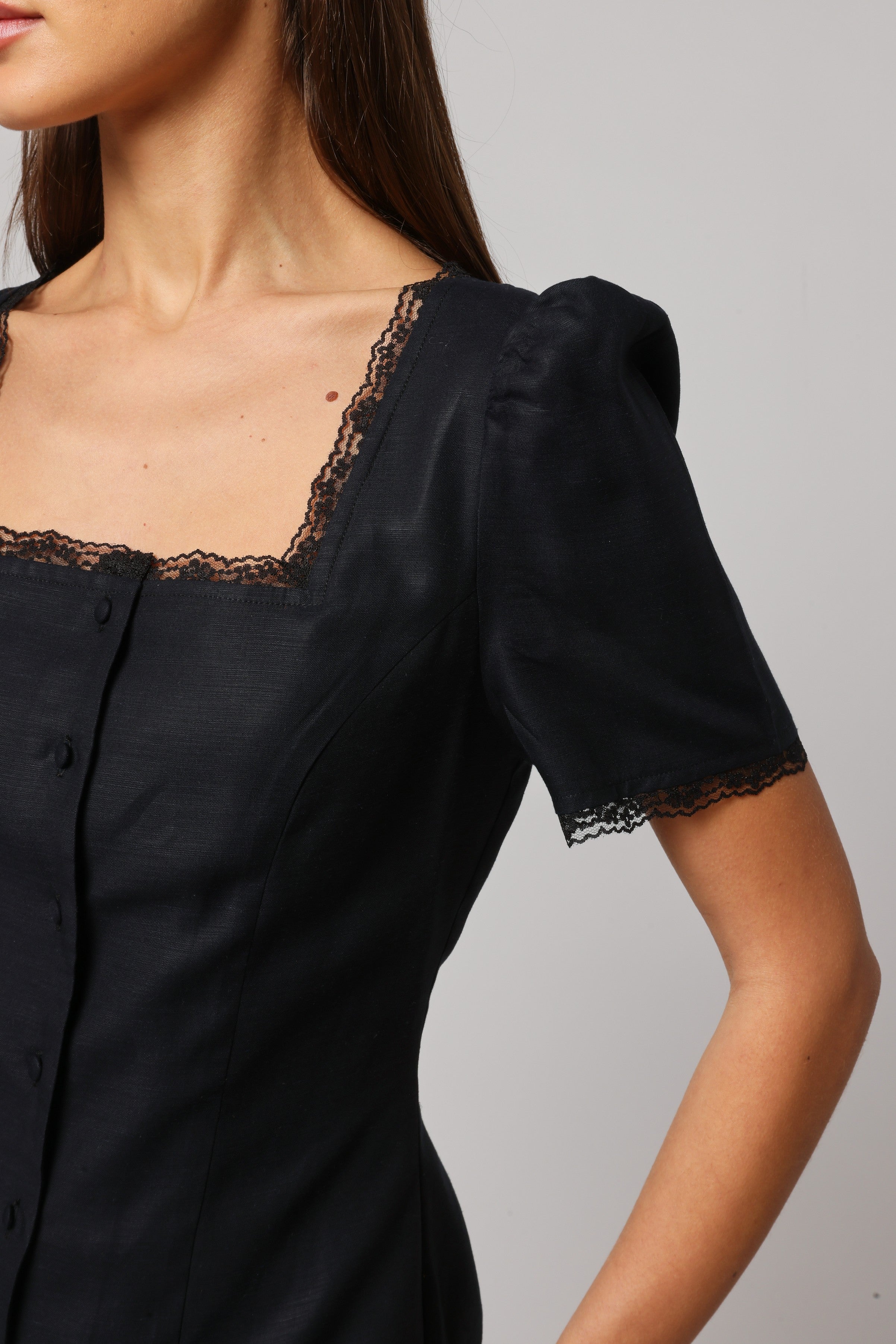 Tara Top - Effortless Elegance in Linen