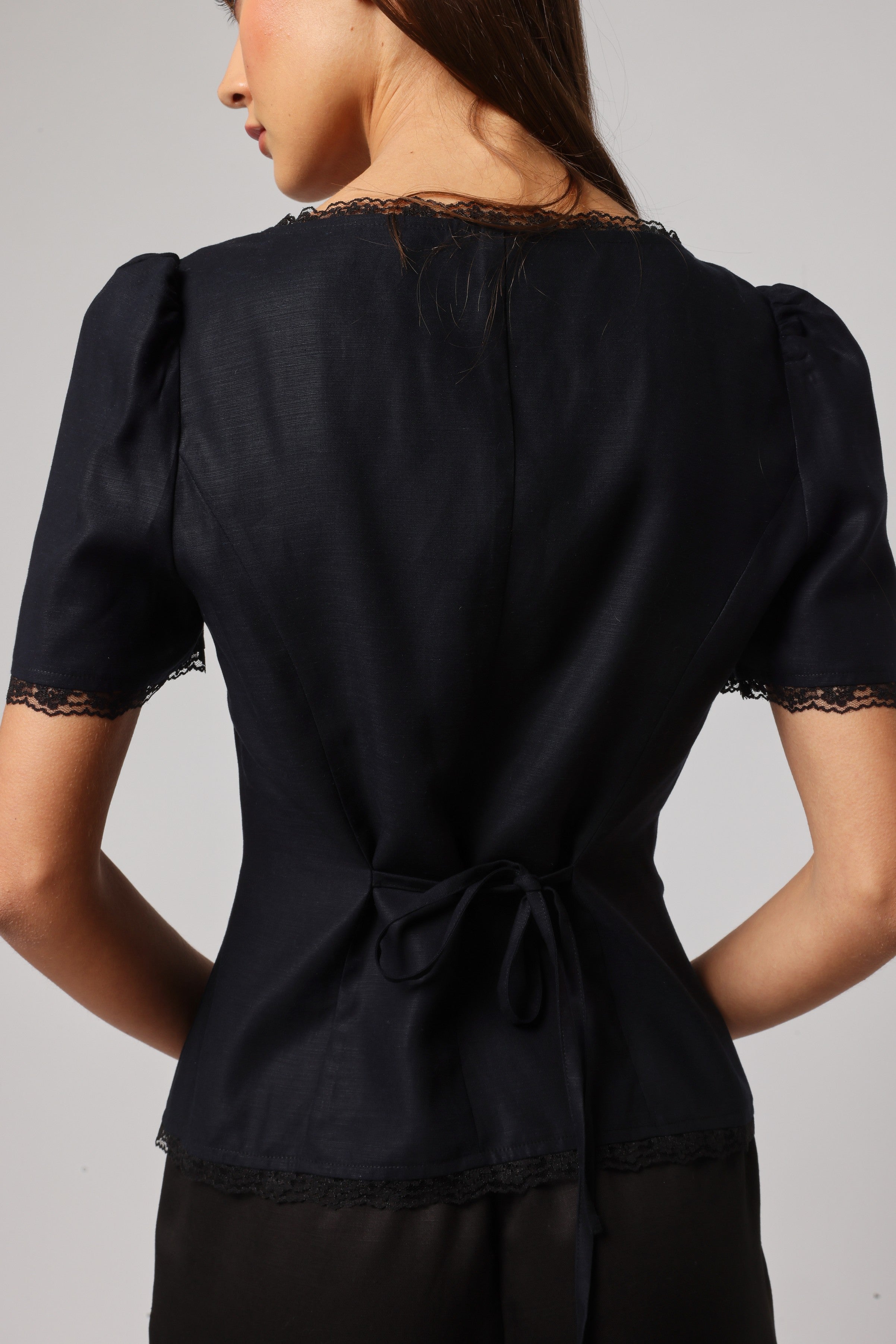 Tara Top - Effortless Elegance in Linen