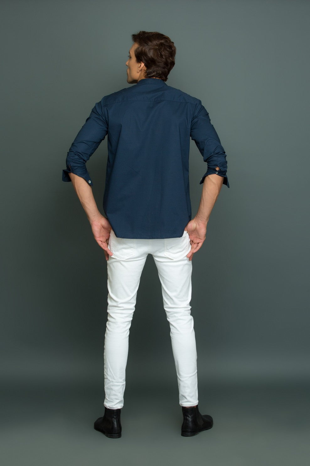Khaki shirt with double pocket flaps lapels and chinese collar