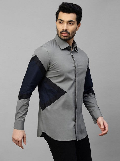 Grey shirt with black and dark blue arrow feature