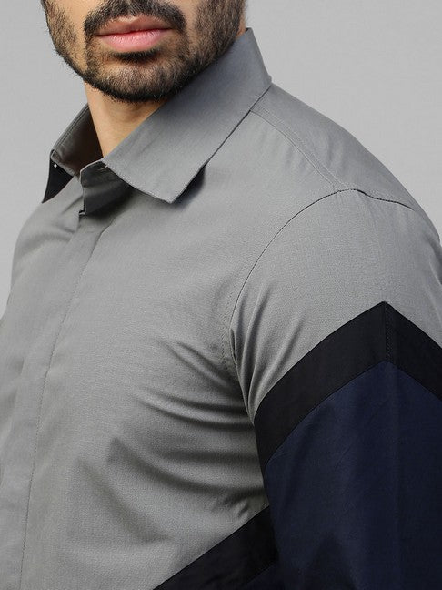 Grey shirt with black and dark blue arrow feature