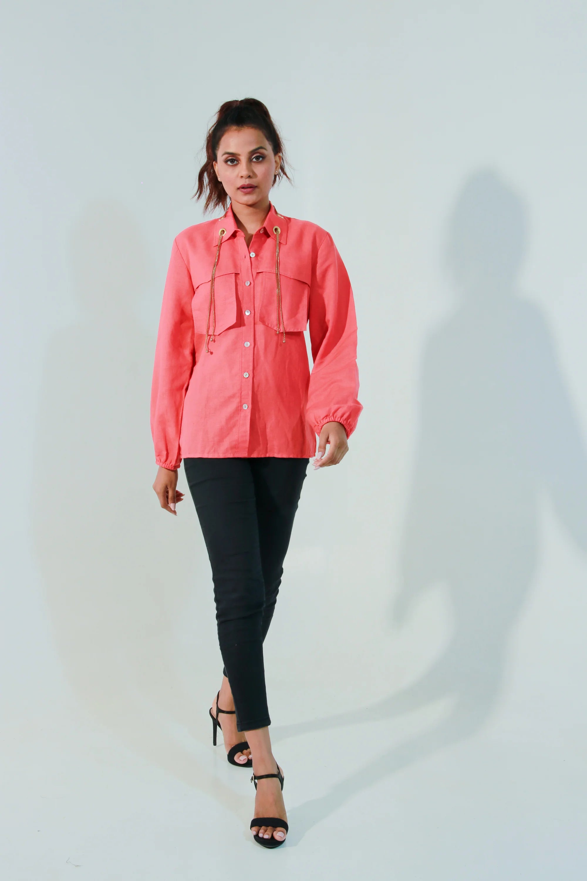 Shirt with detached pockets & eyele zip feature