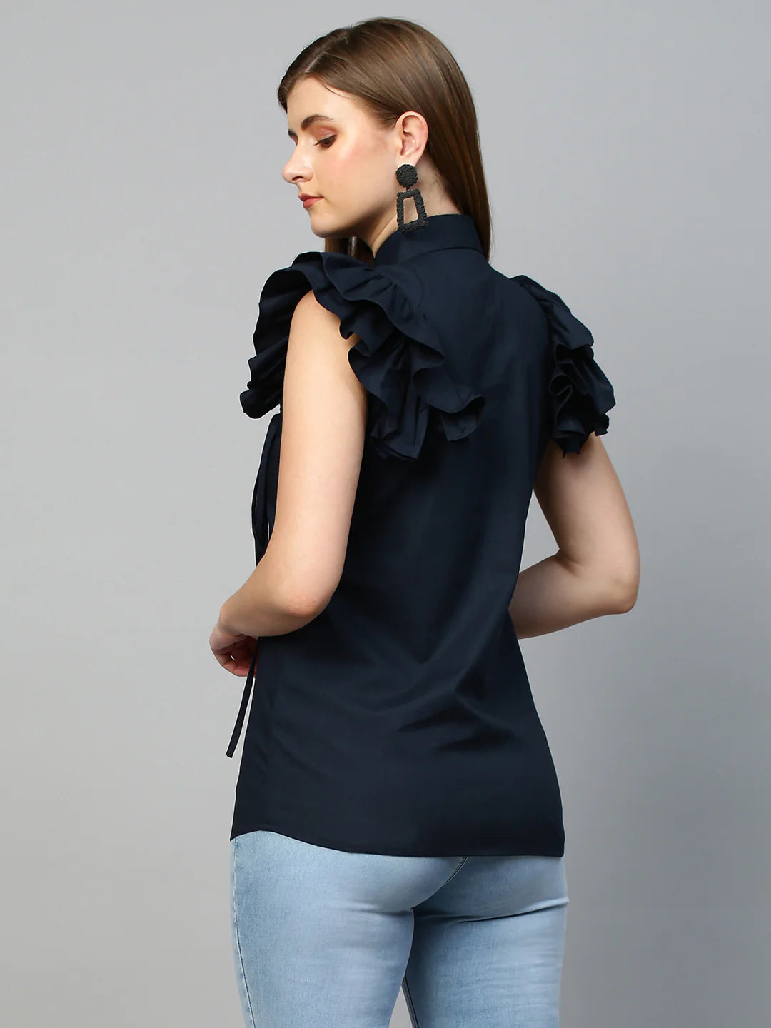 Sleeveless shirt with frills and tie-ups