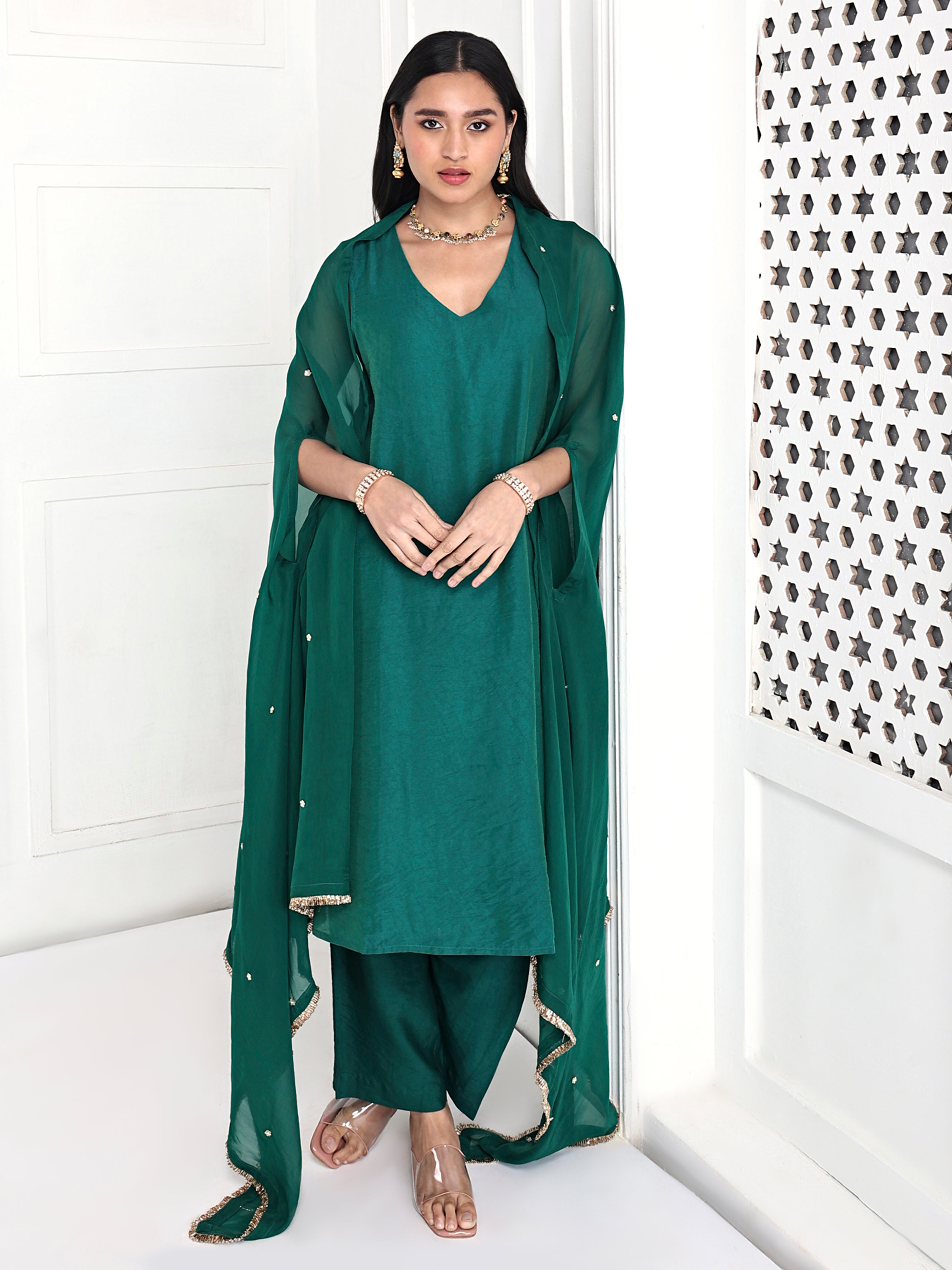 A line tunic paired with pants and embellished cape.