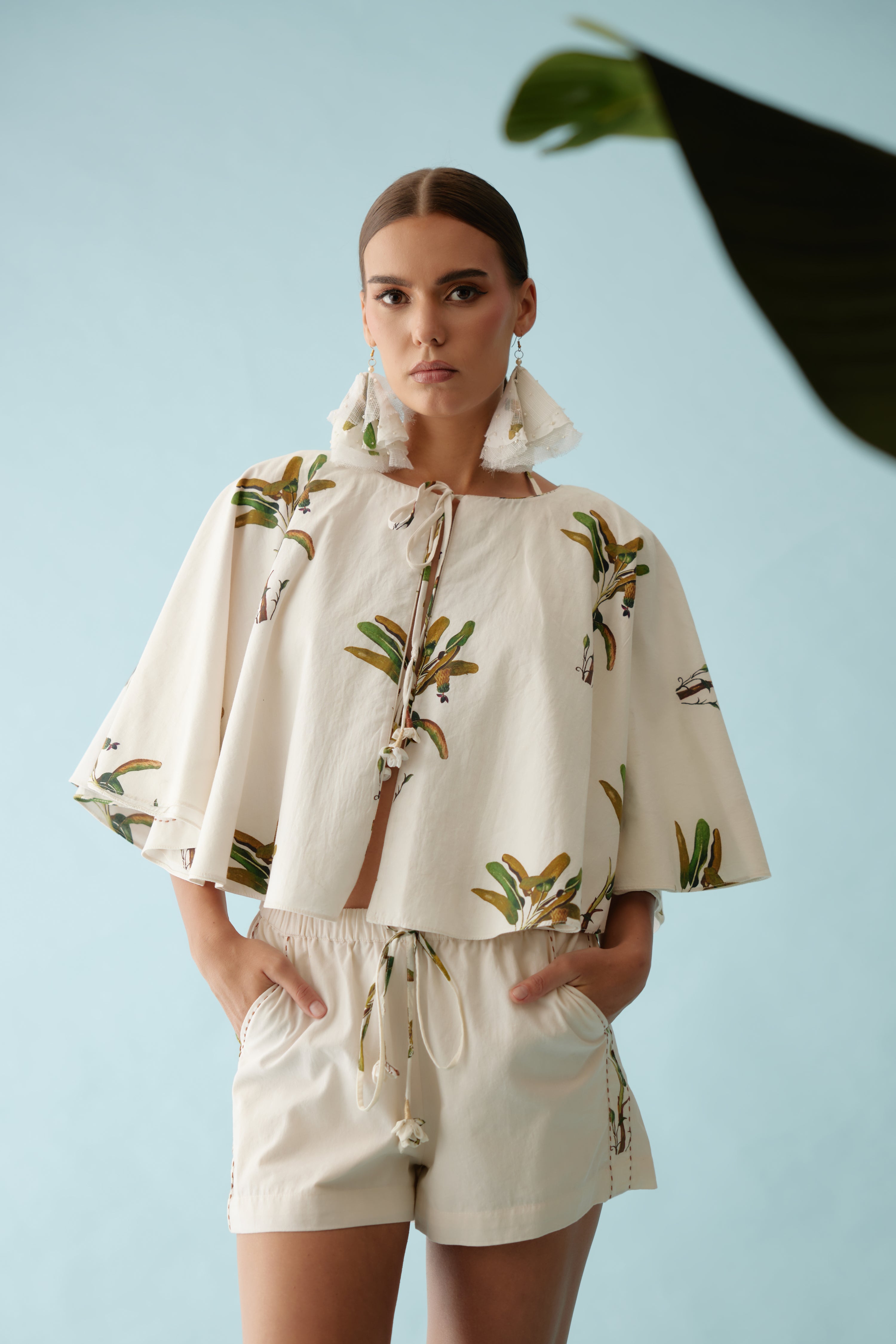 Cream fabric ribbon embroidered flower reversible cape