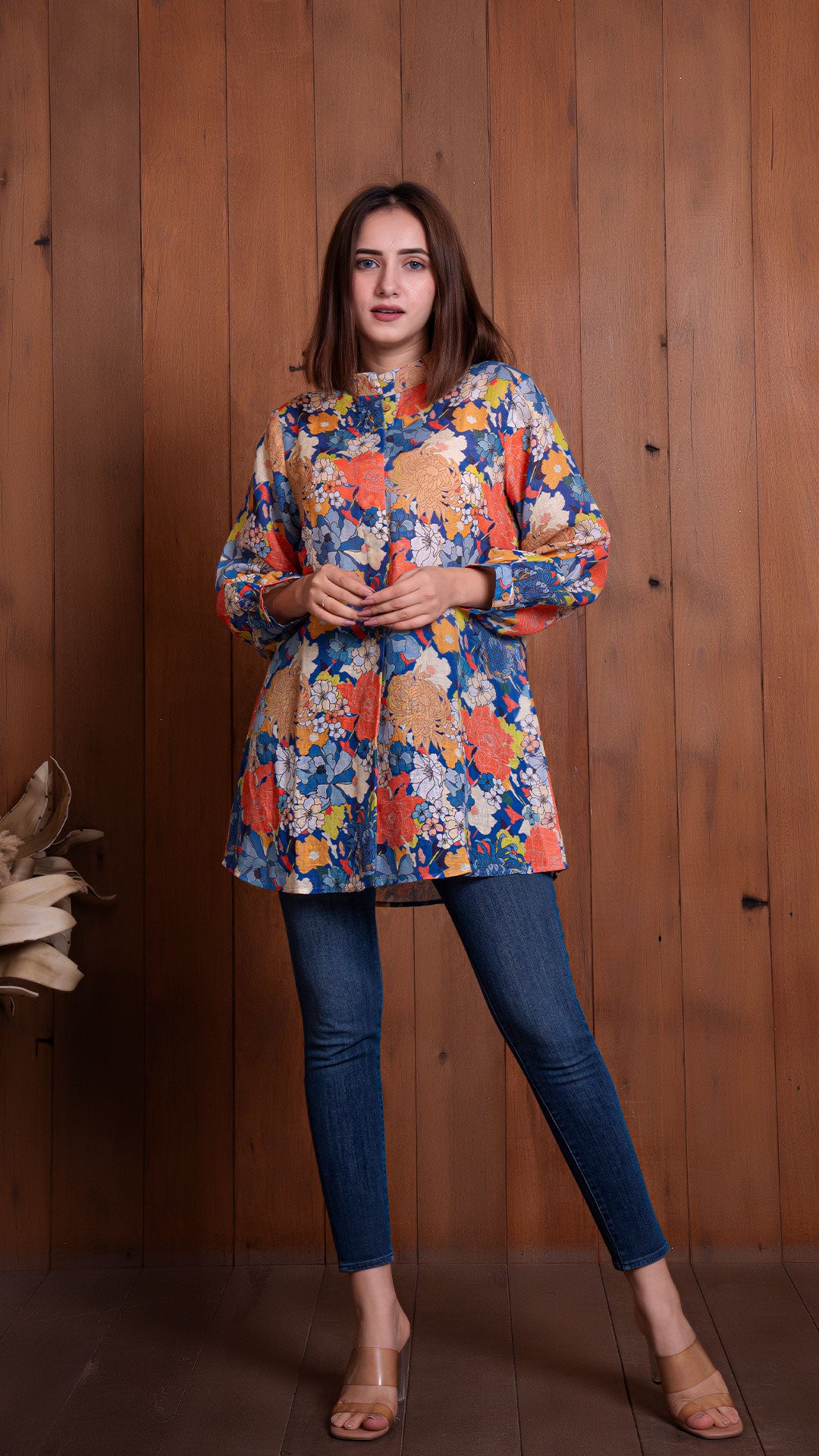 FLORAL ILLUSION LINEN SHORT TOP - BLUE