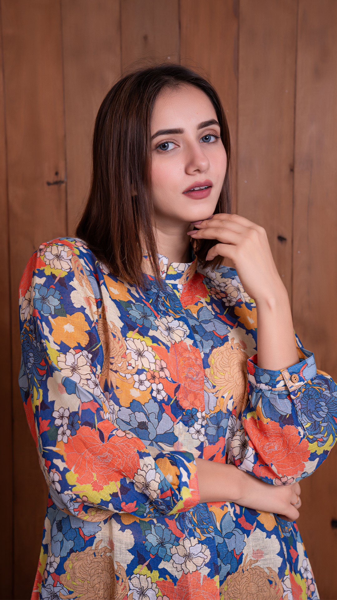 FLORAL ILLUSION LINEN SHORT TOP - BLUE