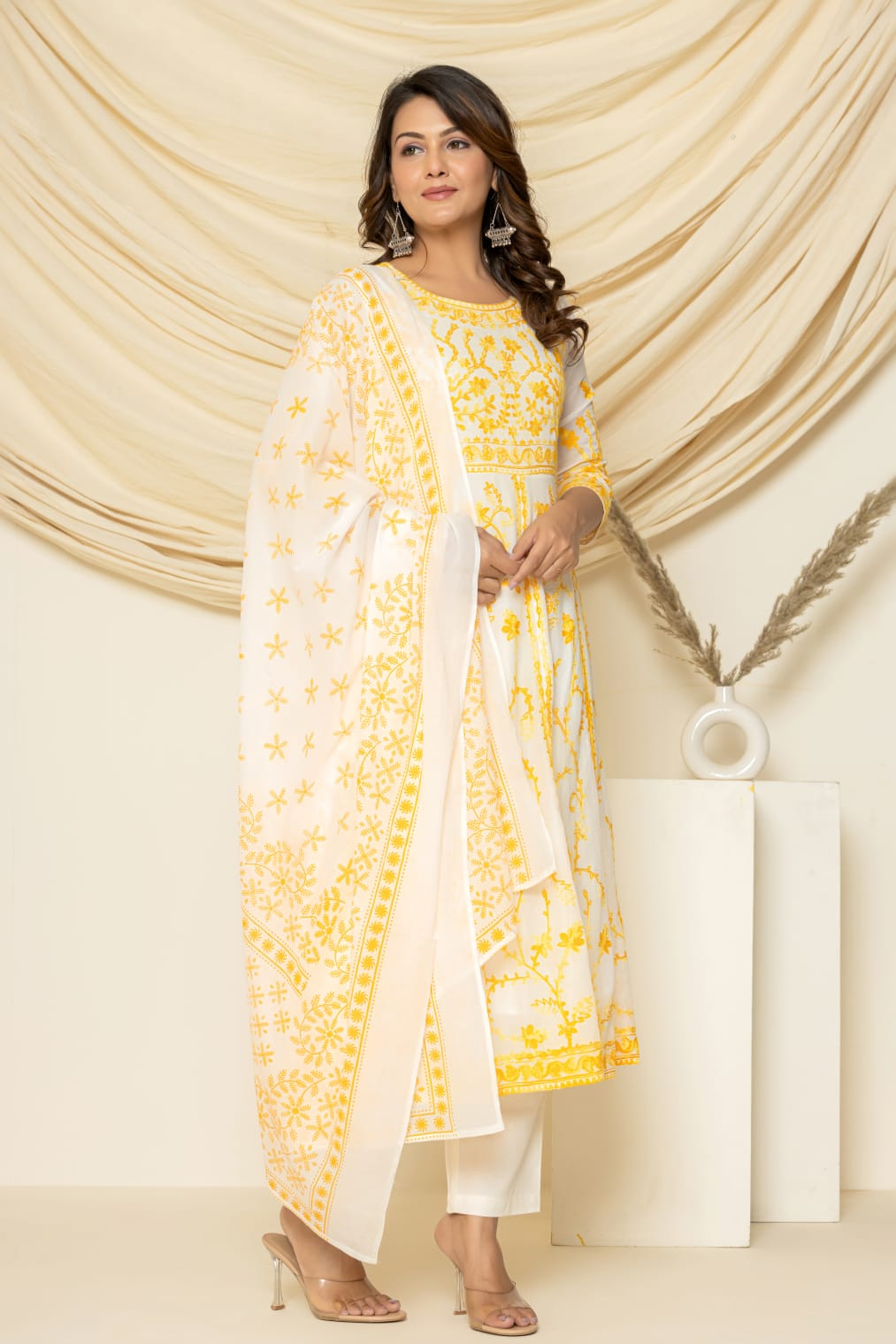 Sunehri-aari embroidered suit set with pant and dupatta