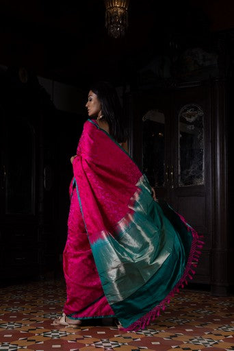 Natkhat Chiraiya' Rani Tanchoi Zari Pure Silk Benarasi Handloom Sari