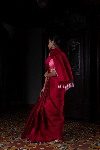 Nakhreeli' Laal Satin Benarasi Handloon Sari