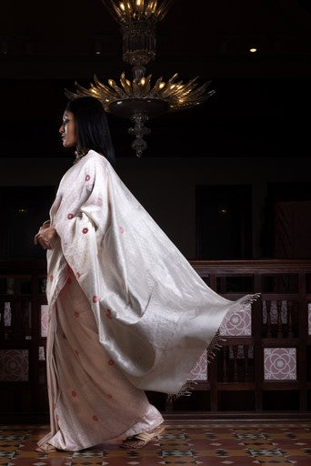 Jhilmil Sitara' Shwet Geometrical Zari Pure Silk Benarasi Handloom Sari