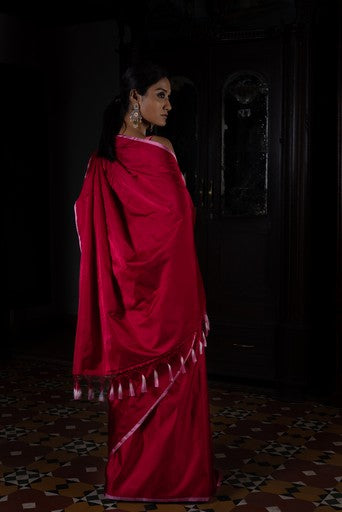 Nakhreeli' Laal Satin Benarasi Handloon Sari