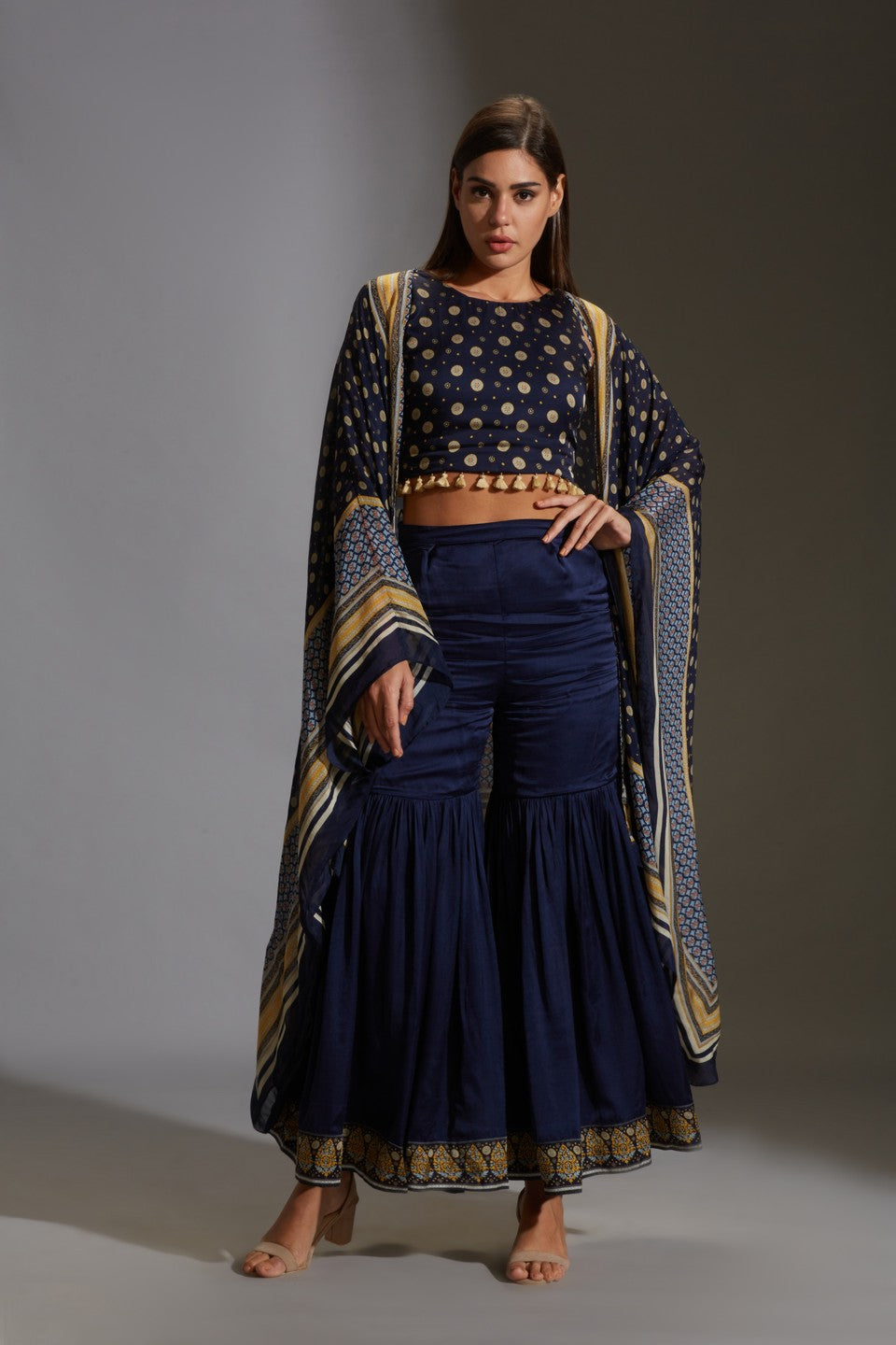 Printed crop top kaftaan cape 