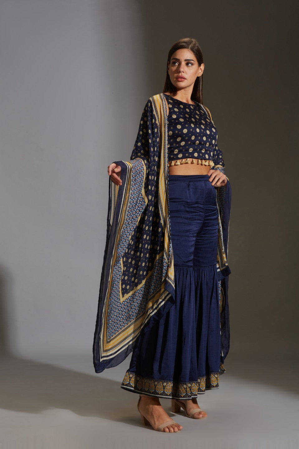 Printed crop top kaftaan cape 