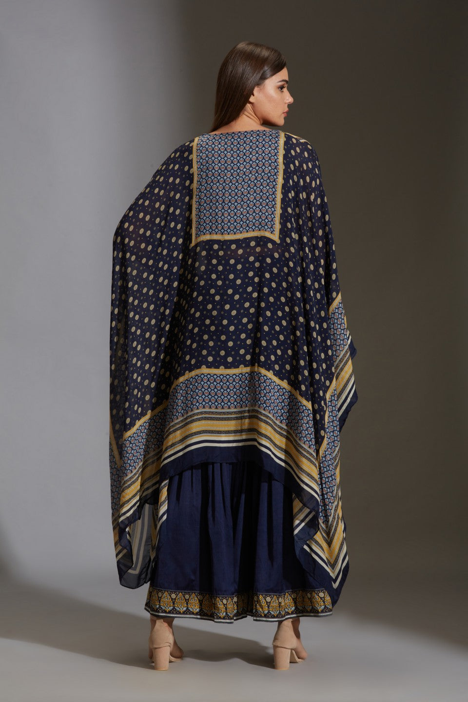 Printed crop top kaftaan cape 
