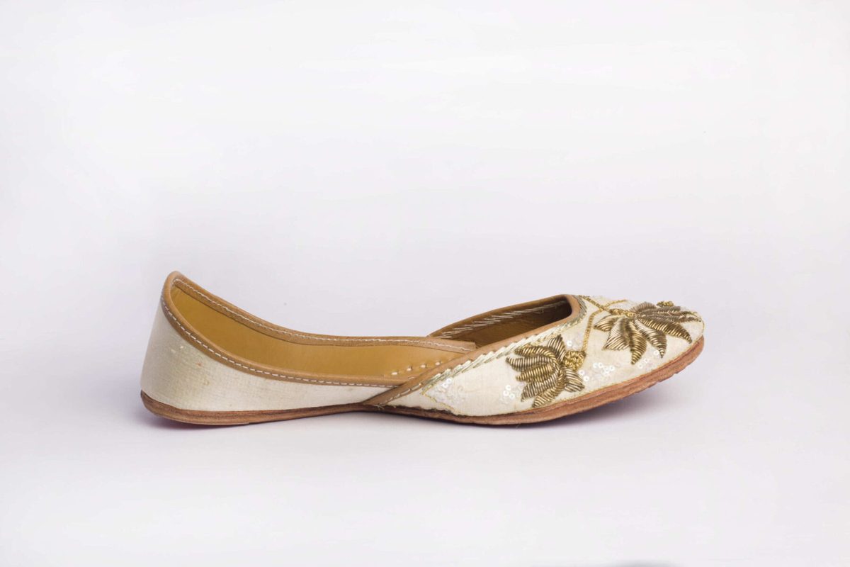 White Hand embroidered Juttis