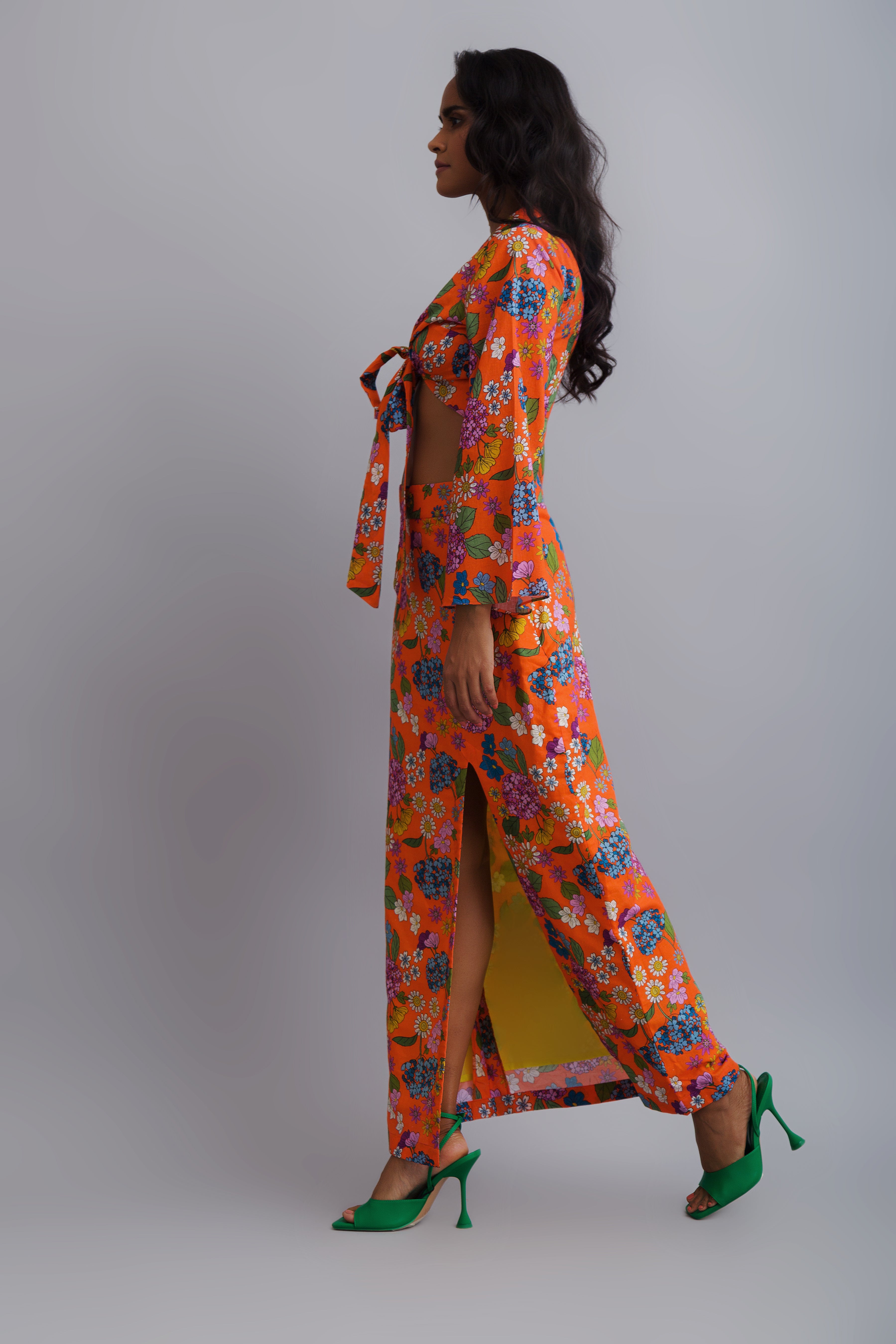 BELL SLEEVED TIE TOP WITH SLITTED SKIRT