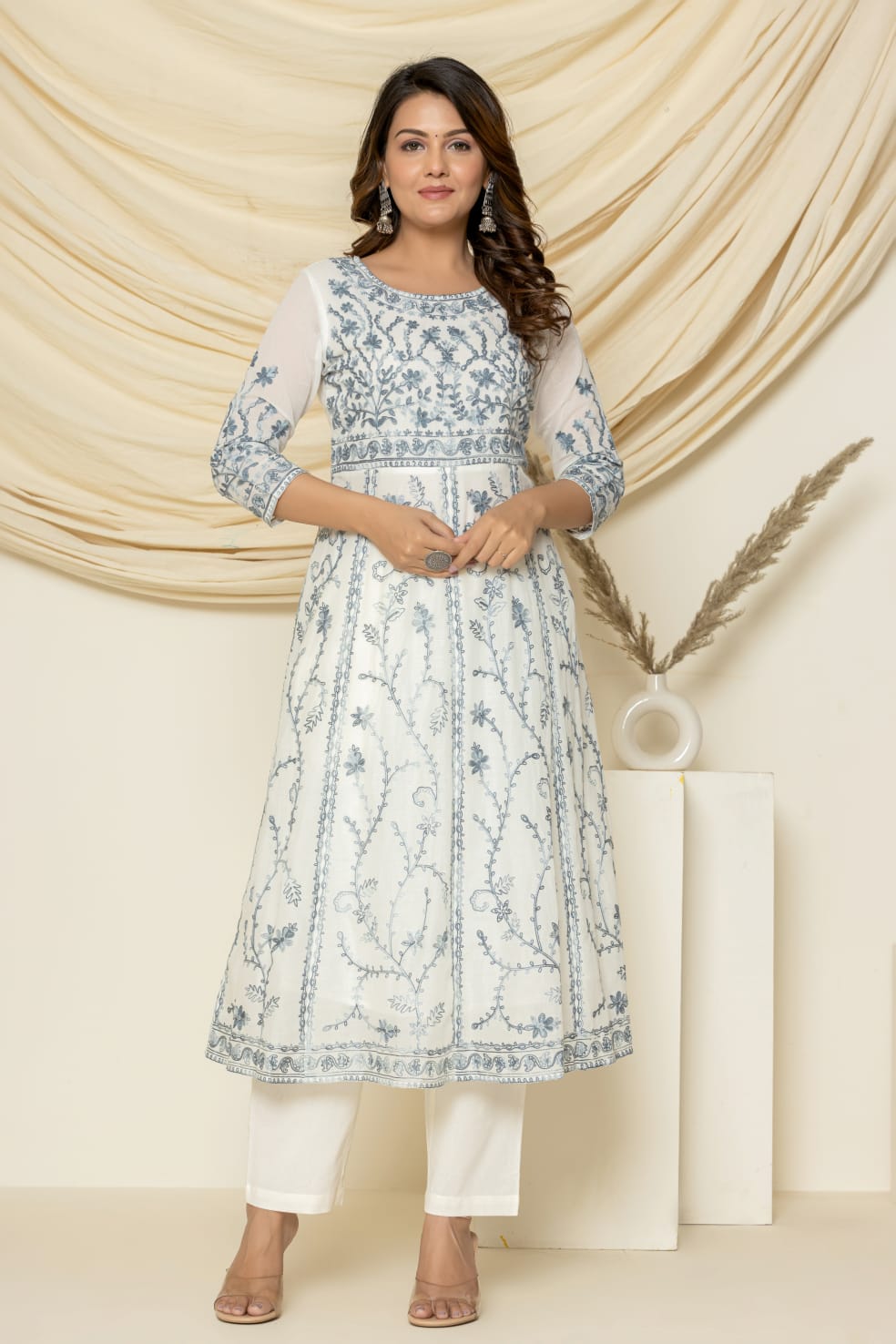 Grey mohak -aari embroidered suit set with pant and dupatta