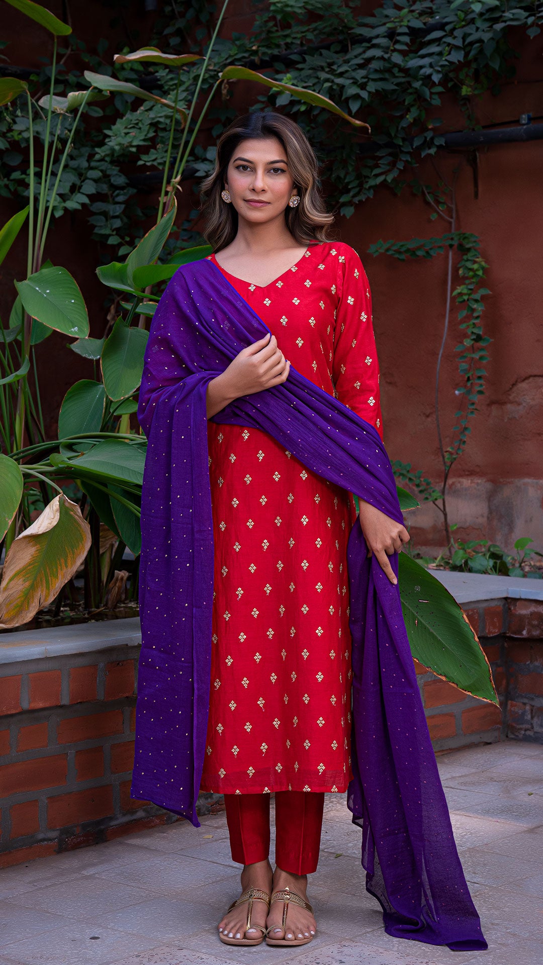 EKAJA EMBELLISHED CHANDERI SILK KURTA SET IN RED