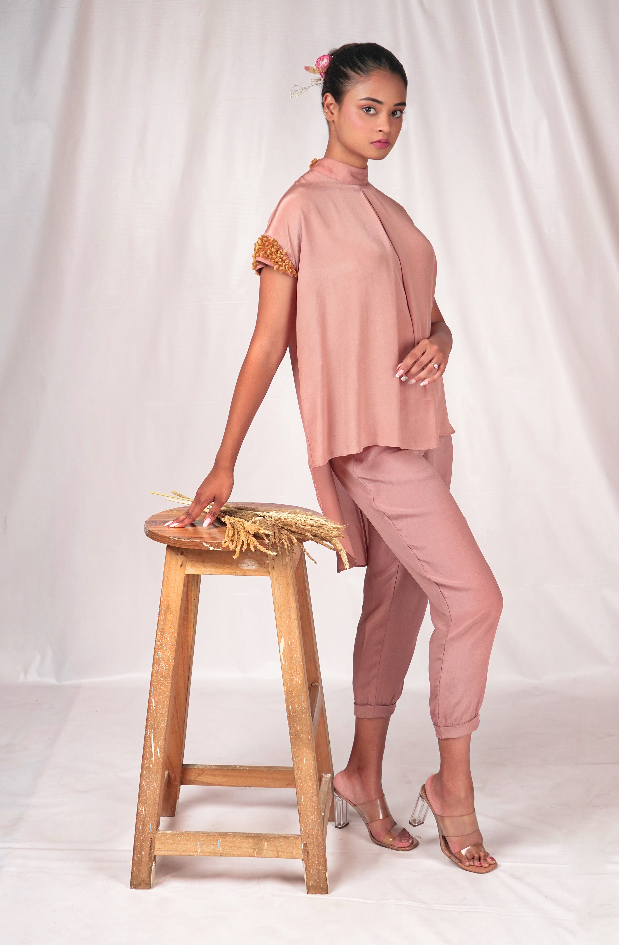 Pink fitted women's trousers with turned up hemline.