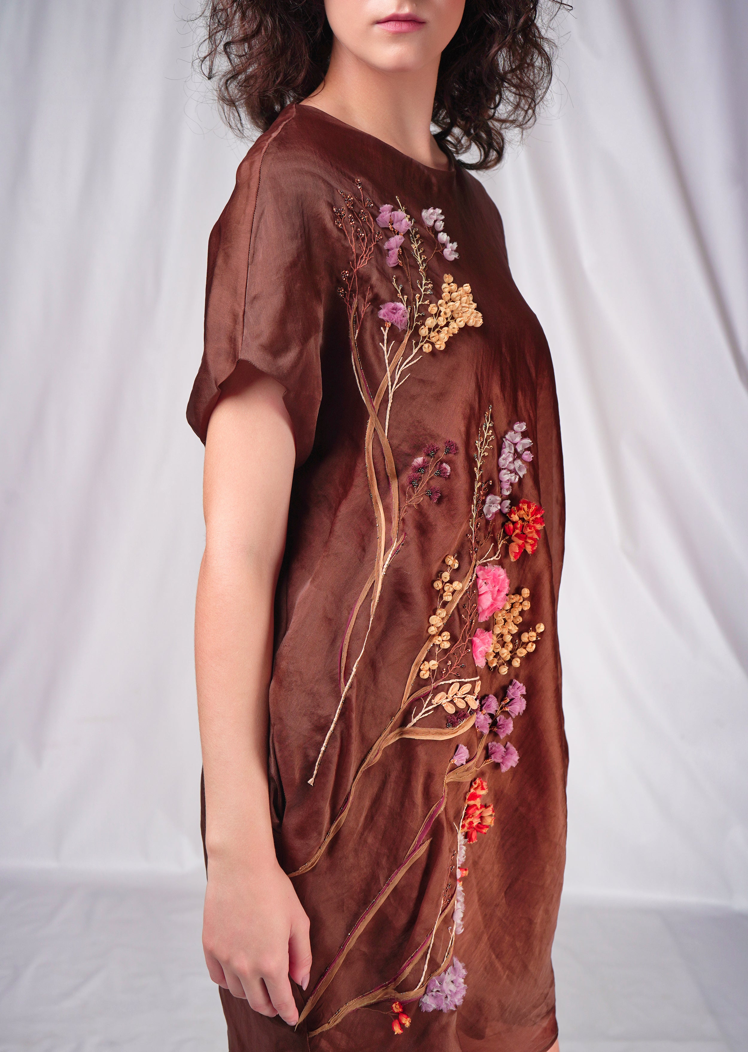 Brown balloon dress with floral embroidery