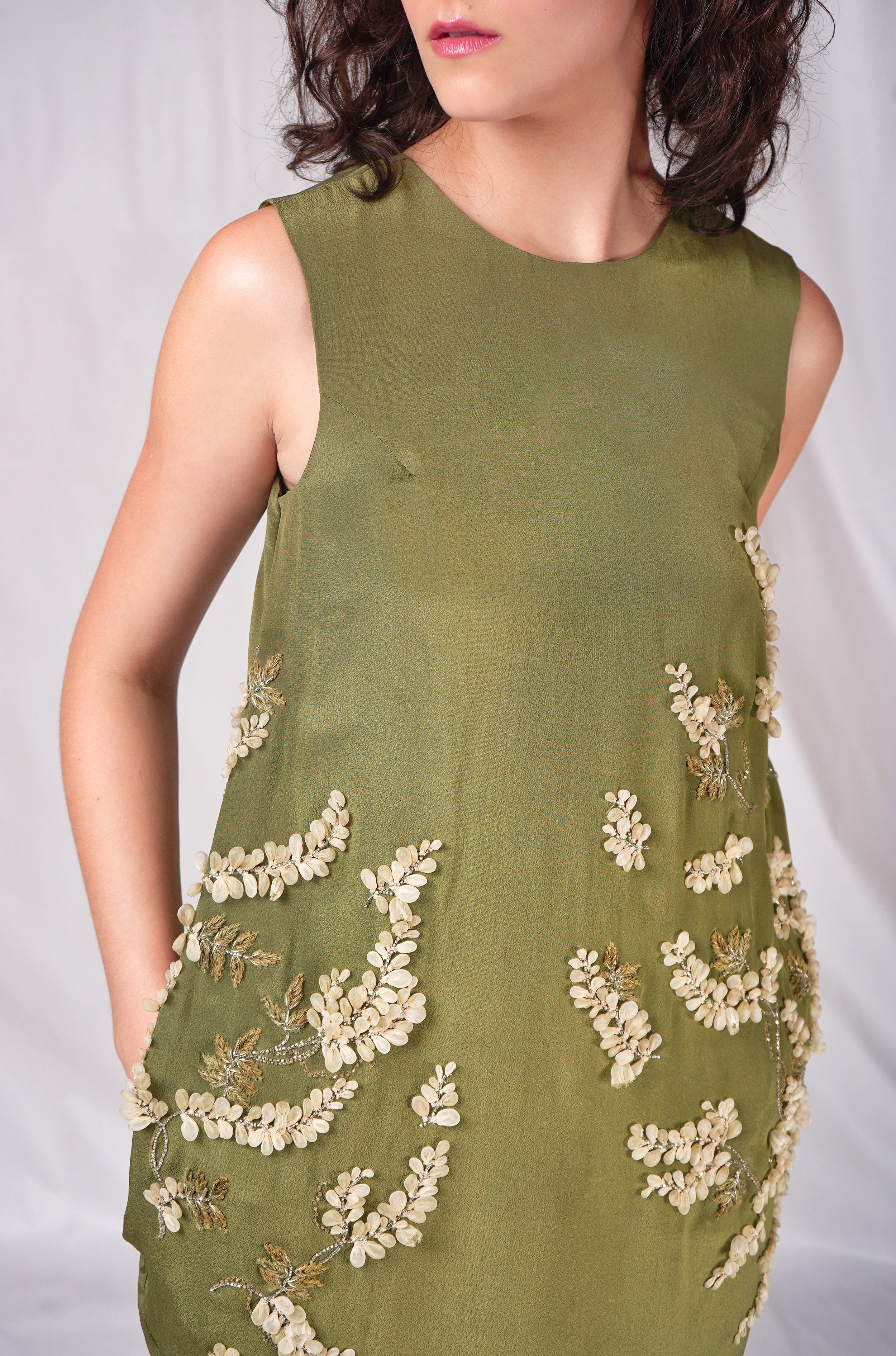 Green aloe dress with embroidery details