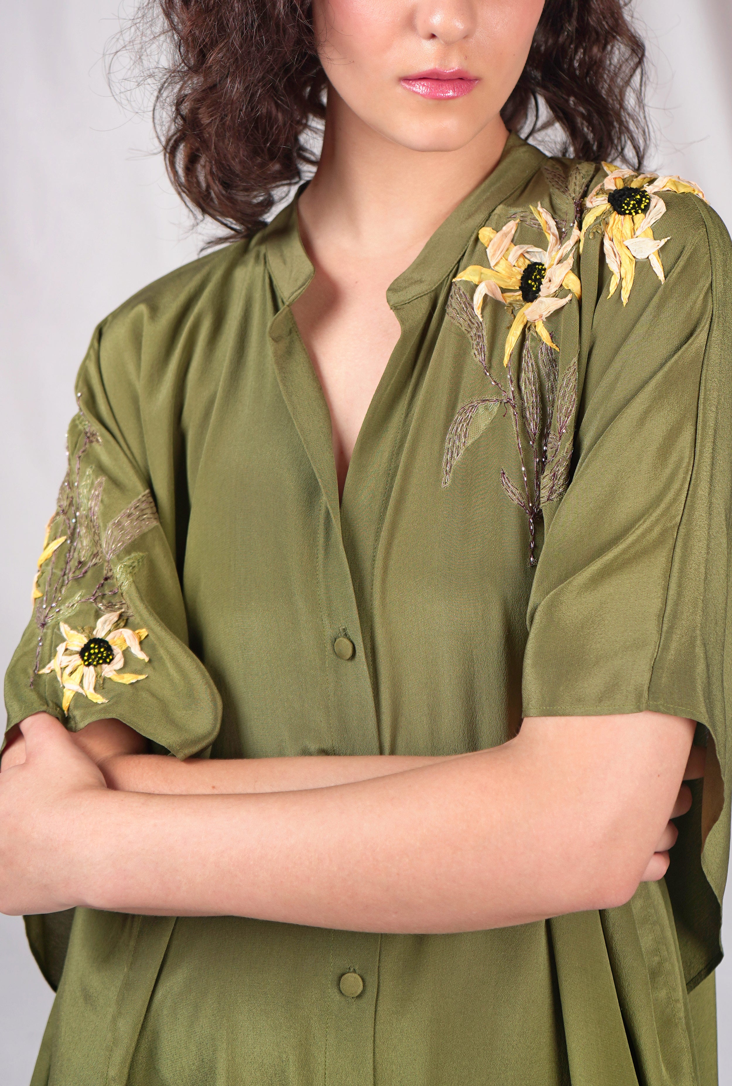 Green flowy kaftaan with embroidery details