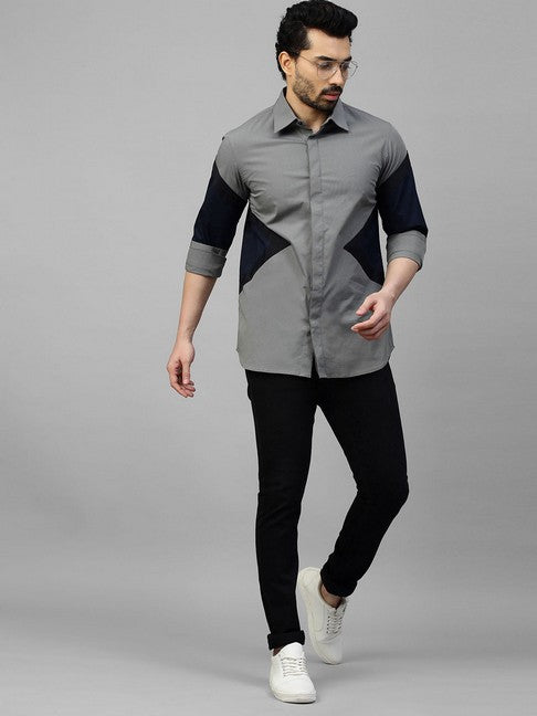 Grey shirt with black and dark blue arrow feature