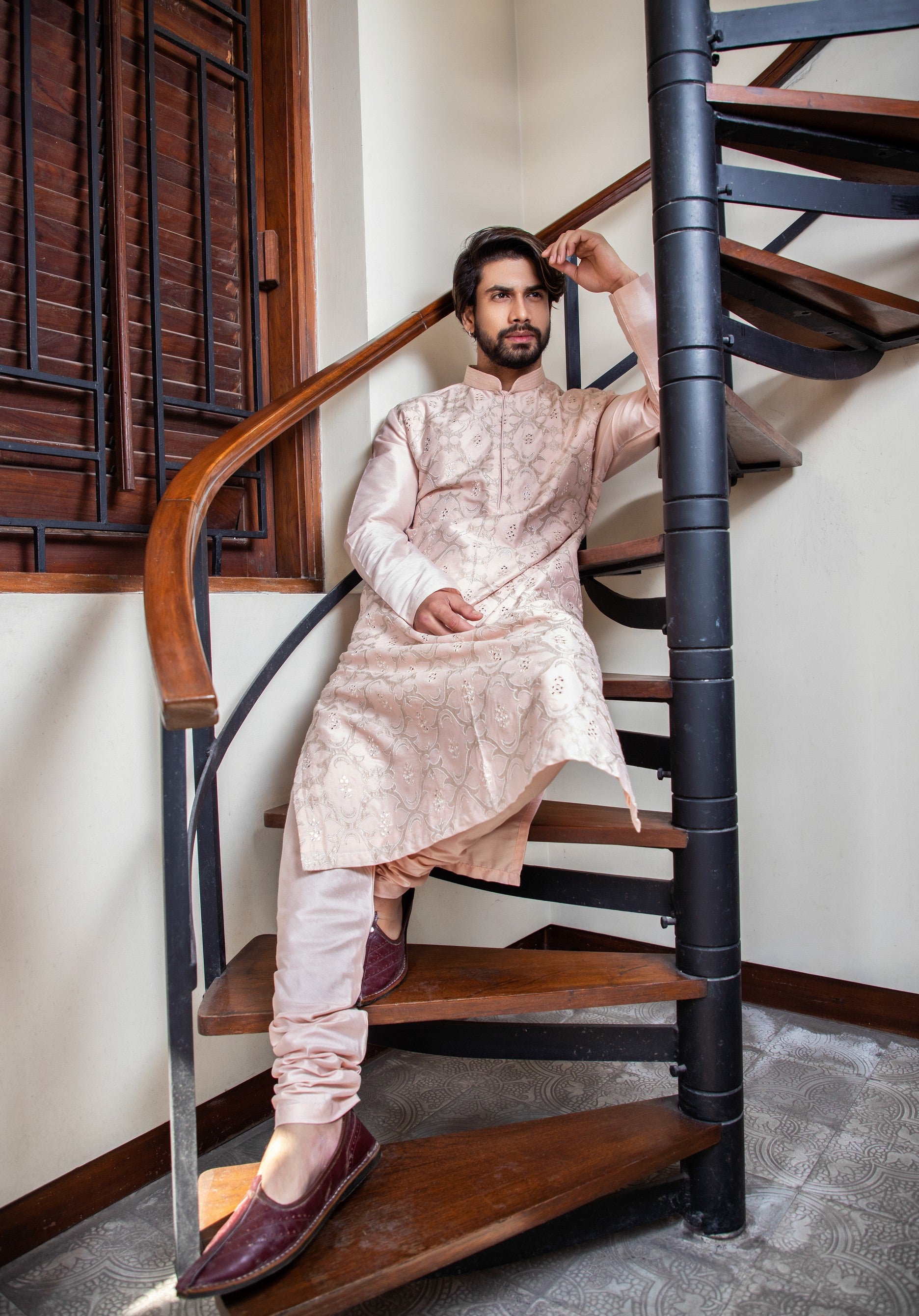 Powder pink Applique kurta set.