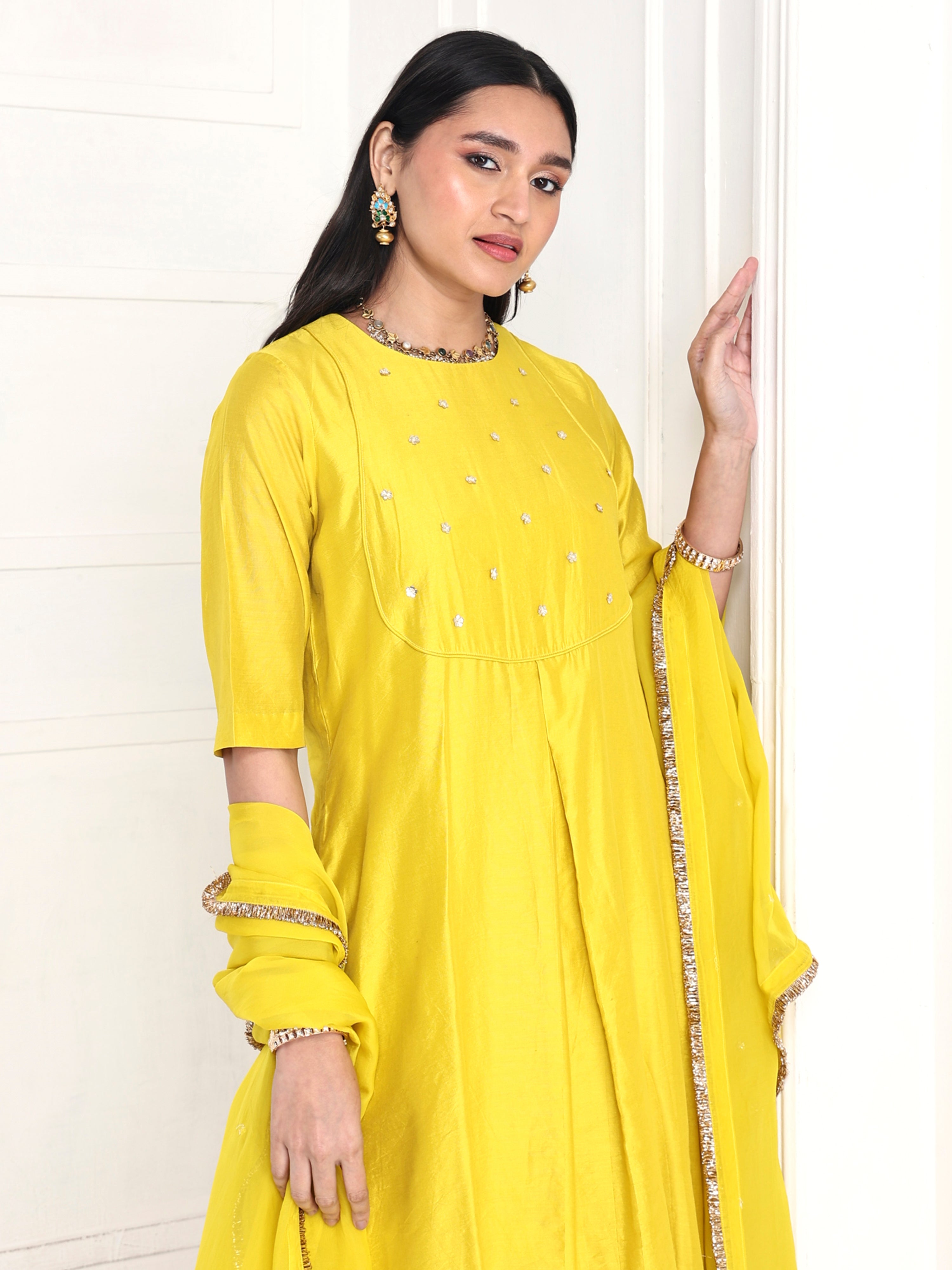 Straight tunic paired with pants and dupatta