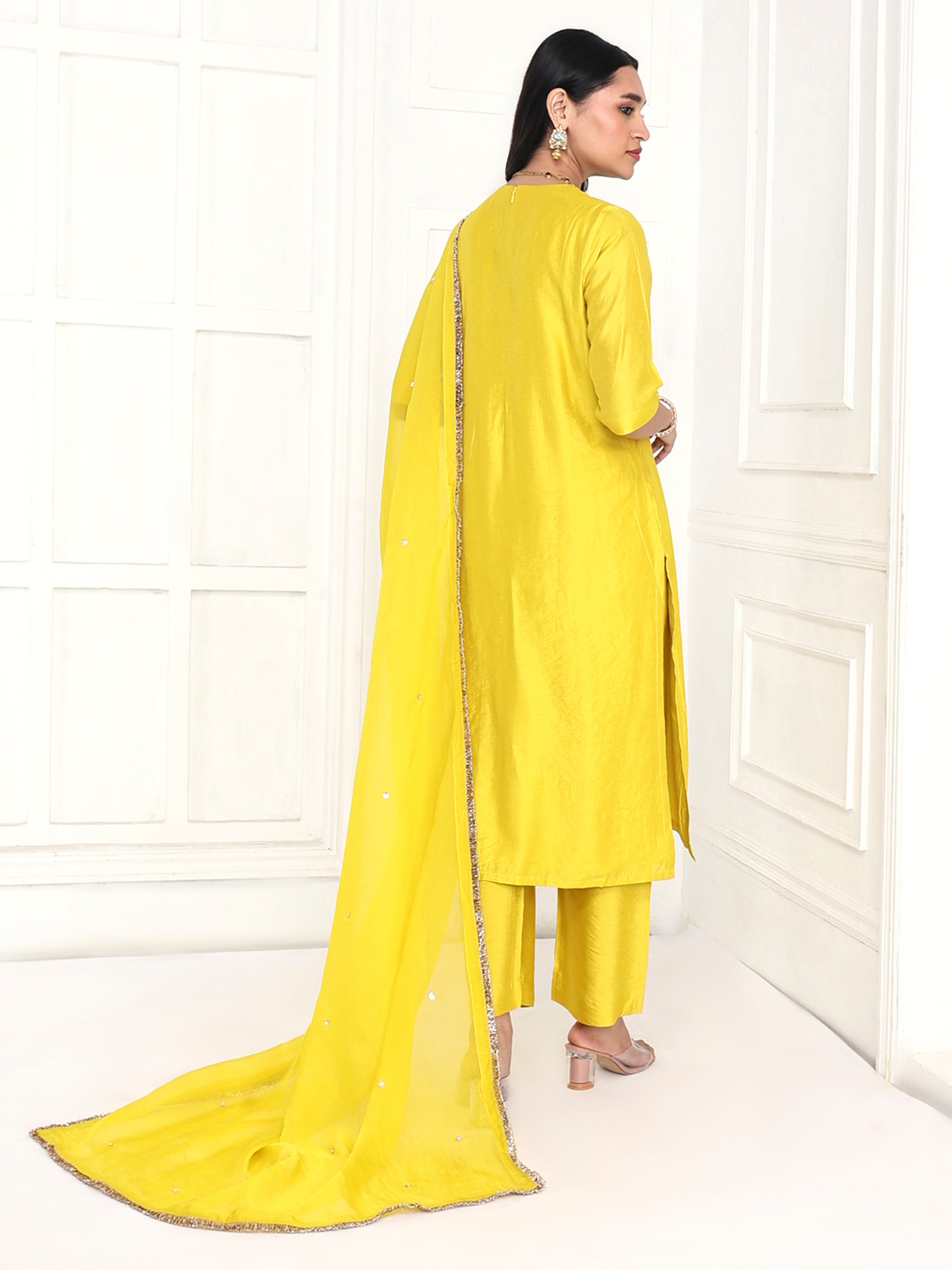 Straight tunic paired with pants and dupatta