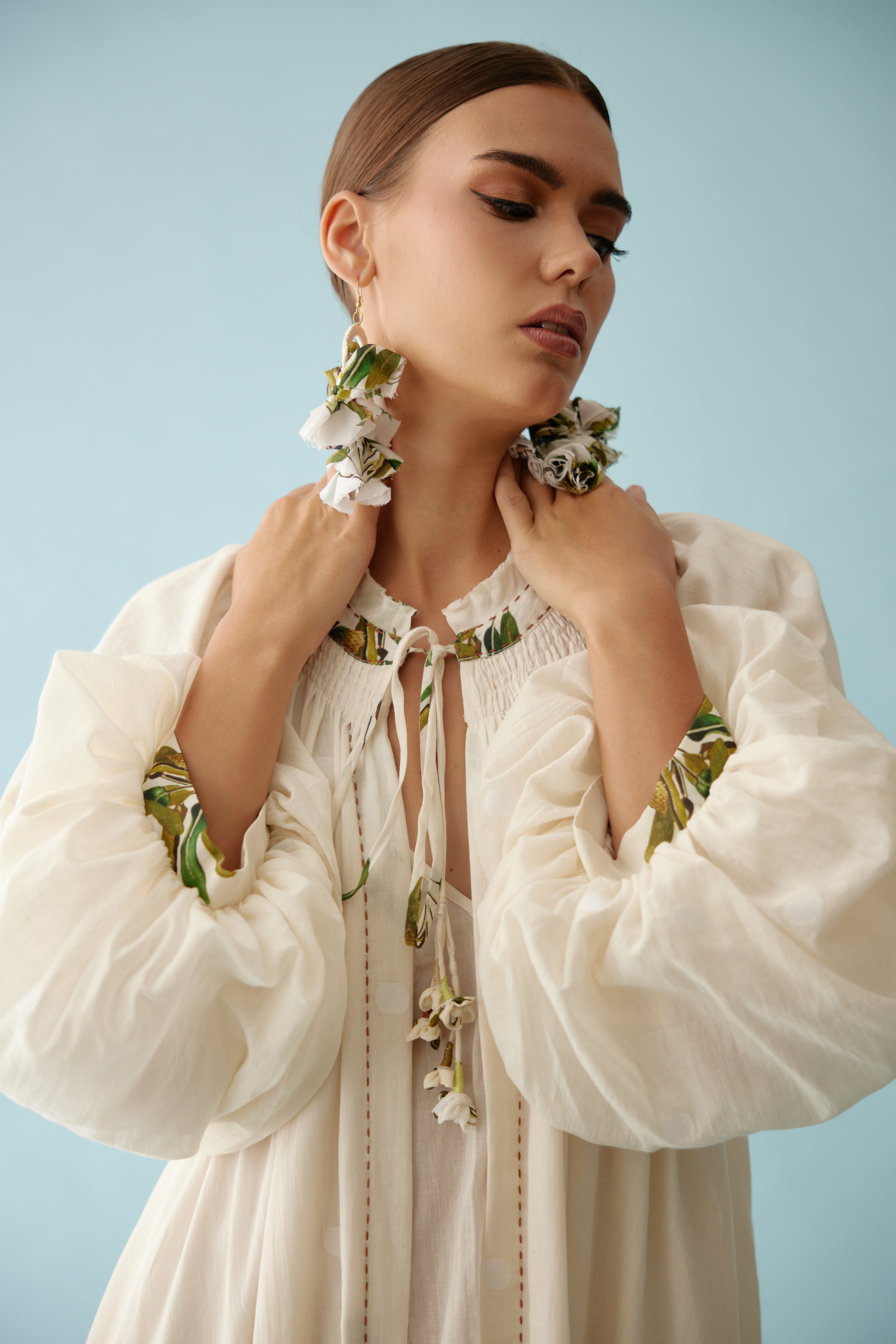 Cream handwoven jamdani cotton bubble sleeves overgarment